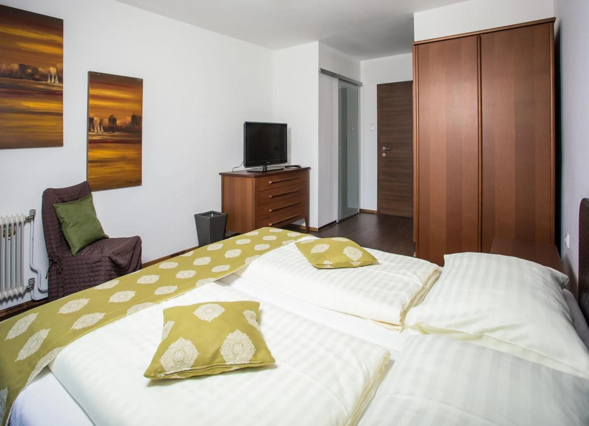 Decorative detail, Bed in Hotel Faaker See Inn by S4Y