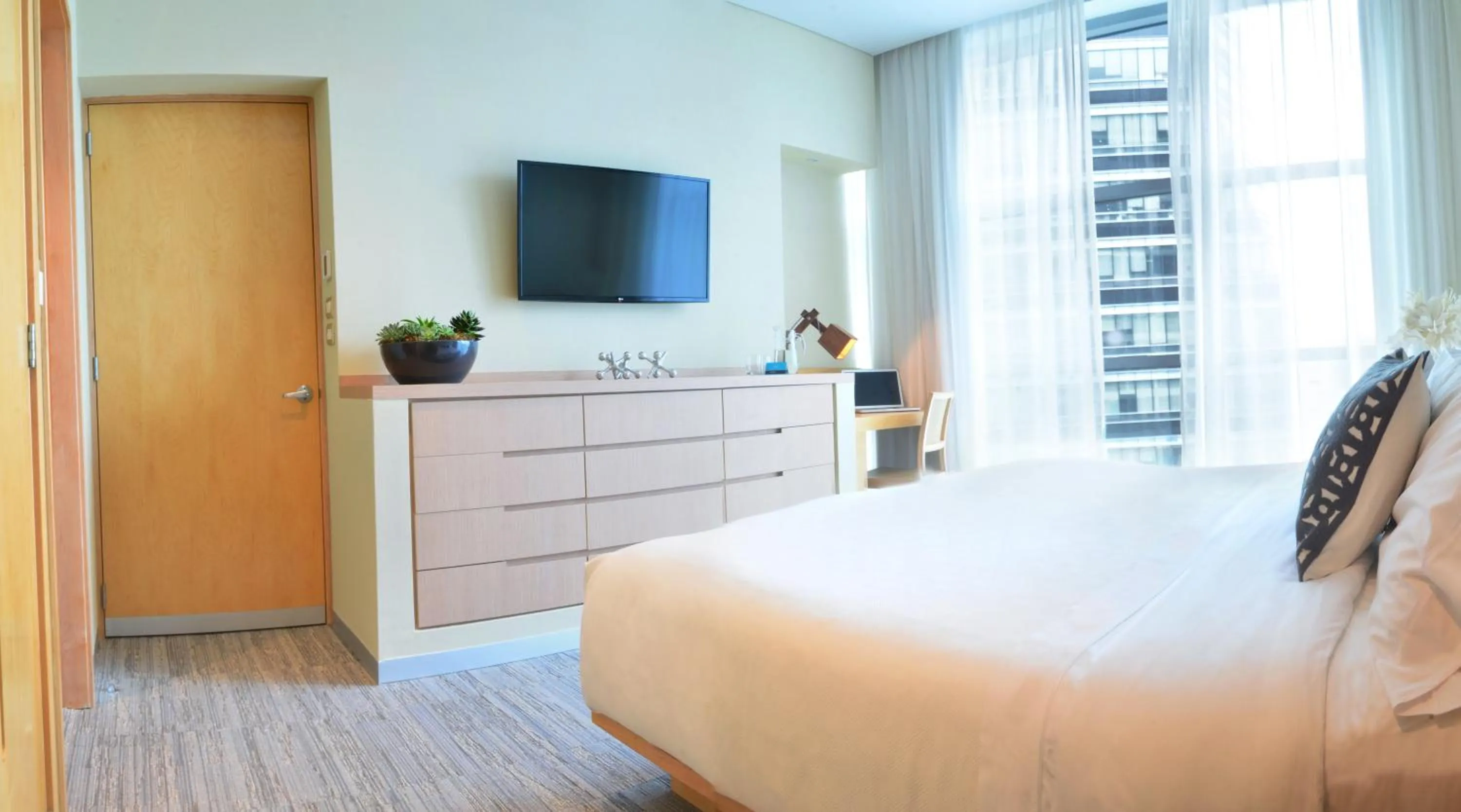 TV and multimedia, Bed in Stadia Suites Mexico City Santa Fe