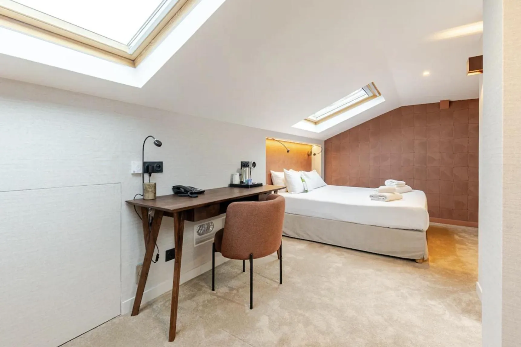 Photo of the whole room, Bed in Atypik Hotel