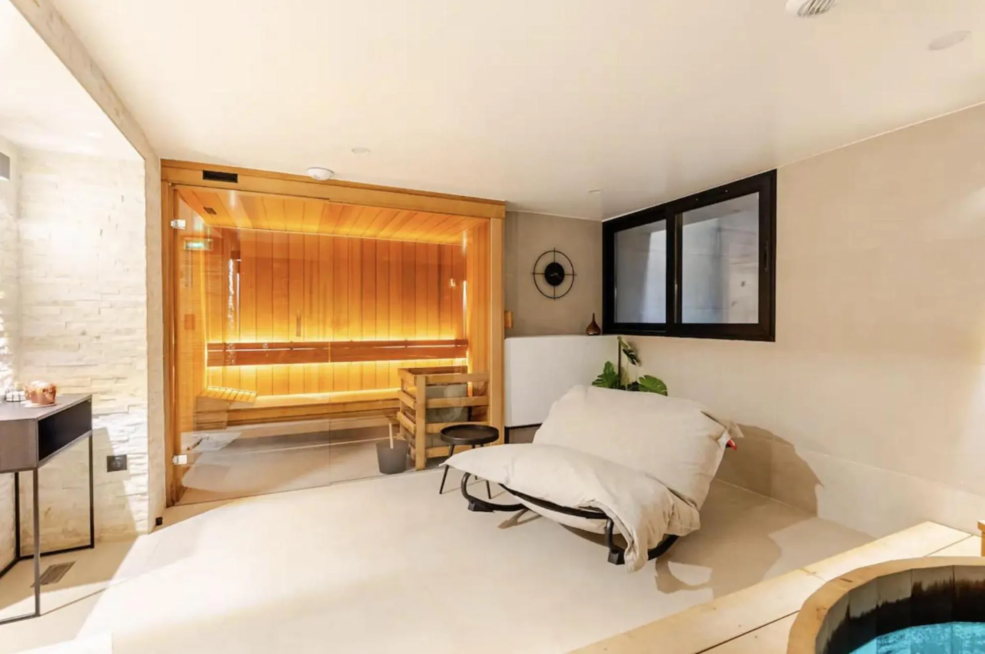 Sauna, Bed in Atypik Hotel