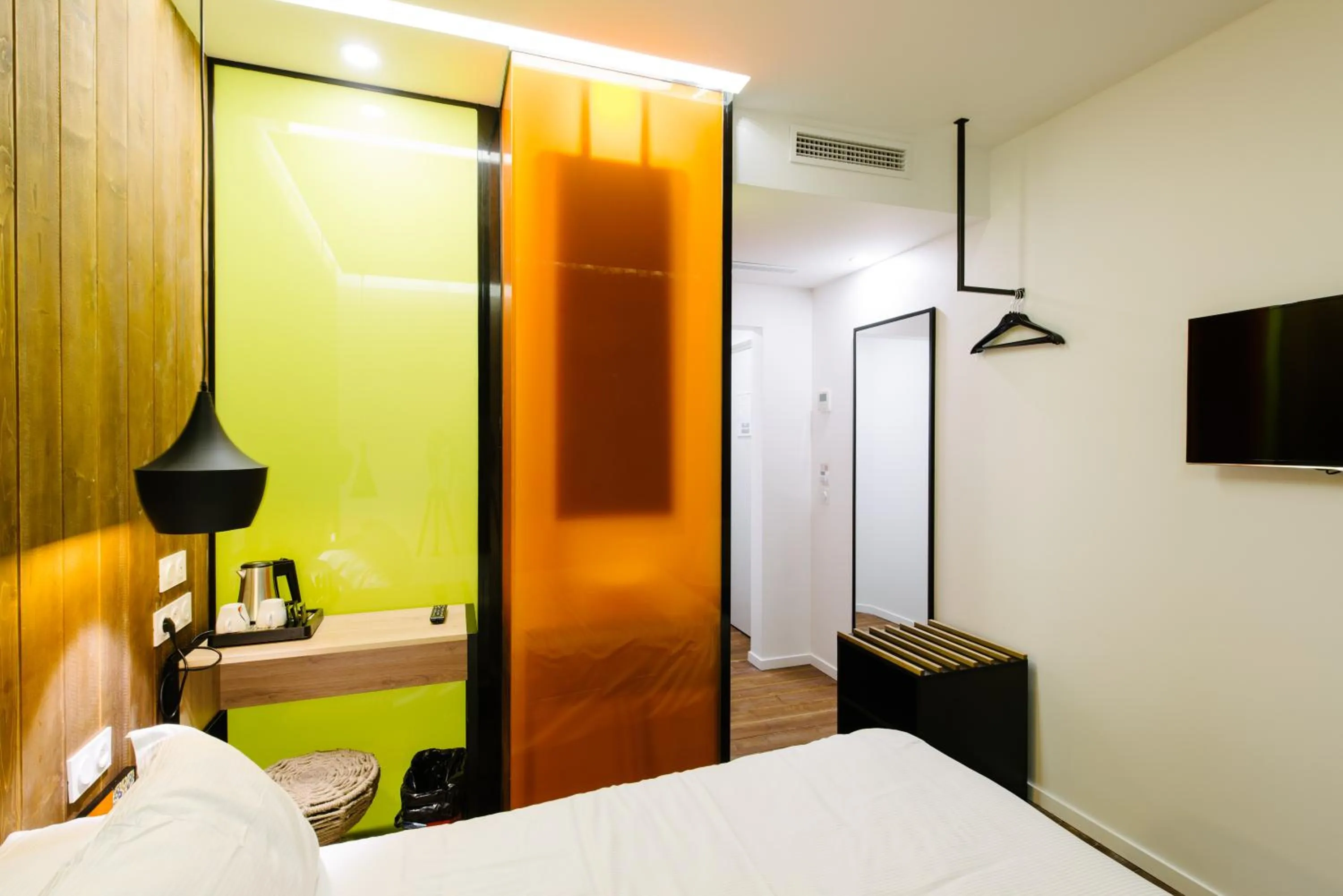 Photo of the whole room, Bed in Atypik Hotel