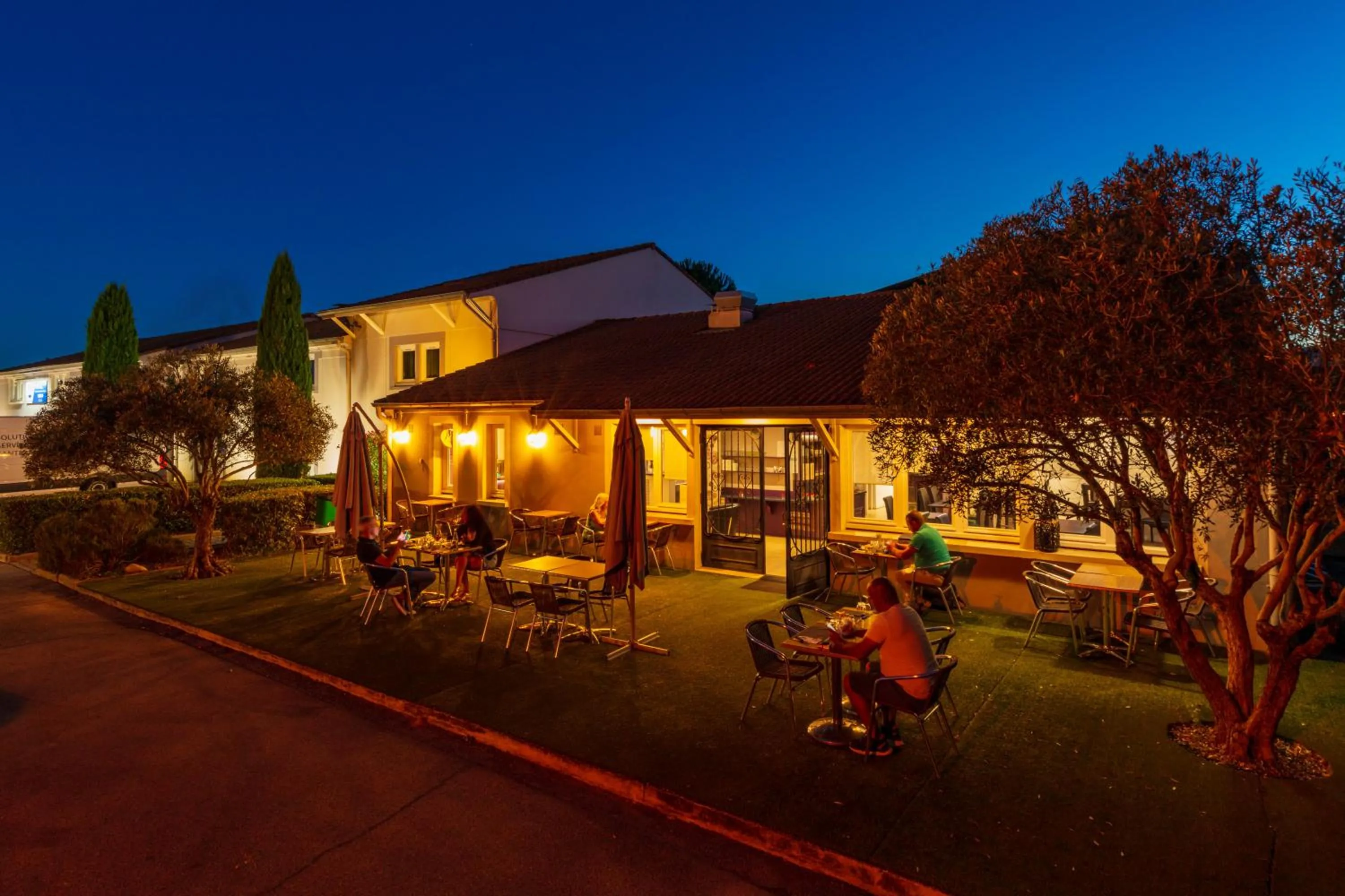 Patio in Noemys Valence Nord - hotel restaurant