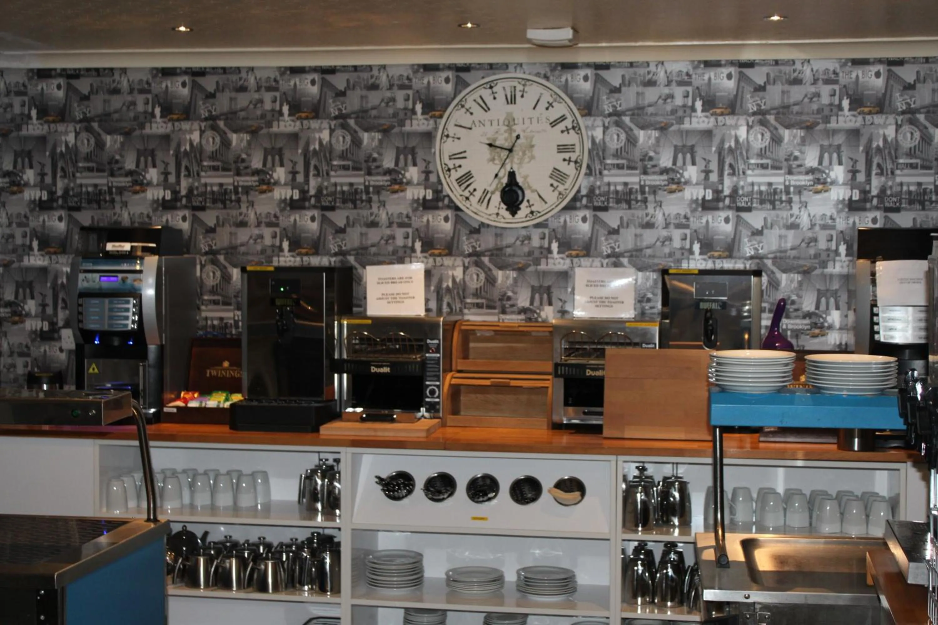 Area and facilities in Ascot Hotel