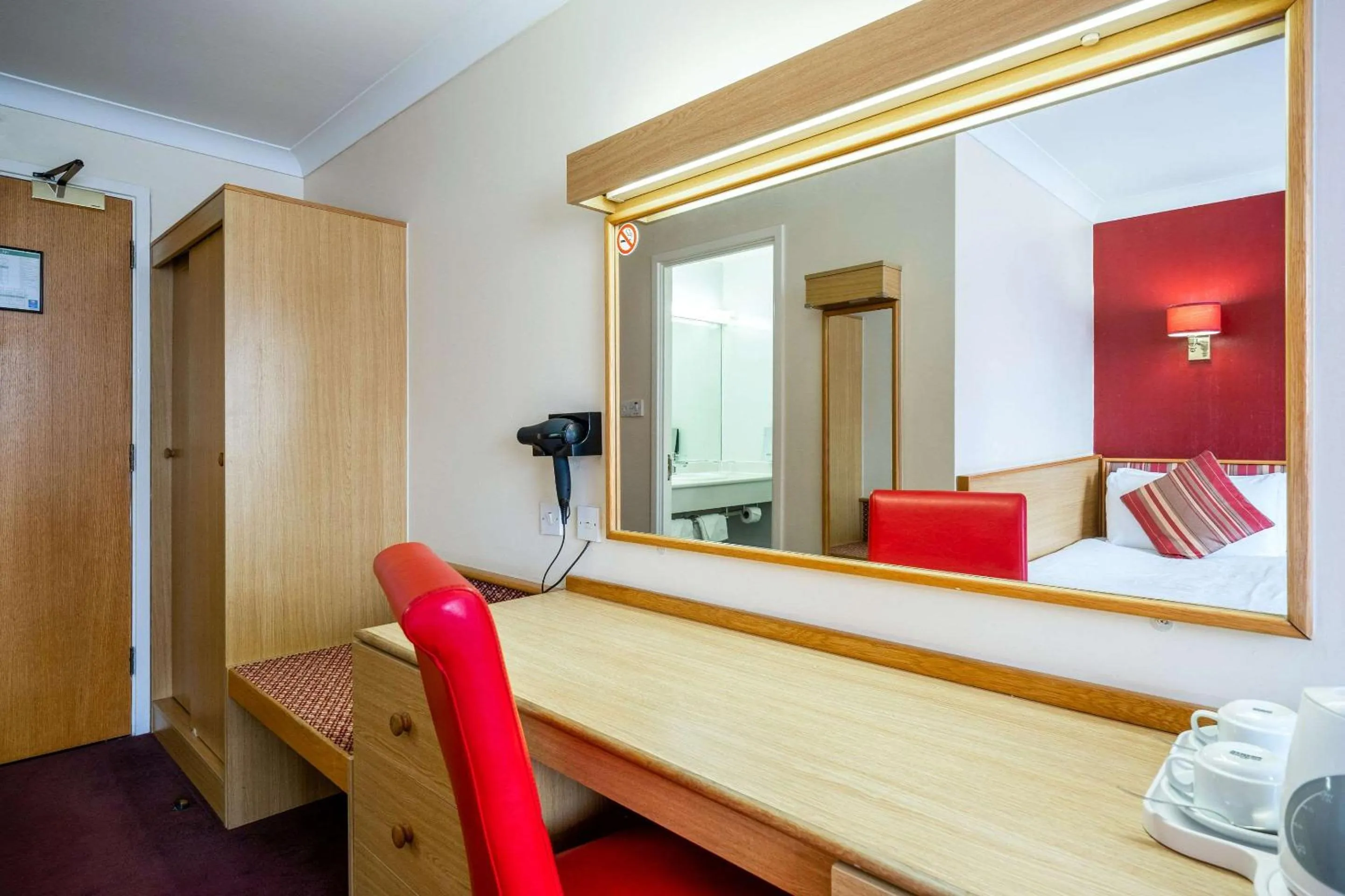 Photo of the whole room, Bed in Comfort Inn Arundel