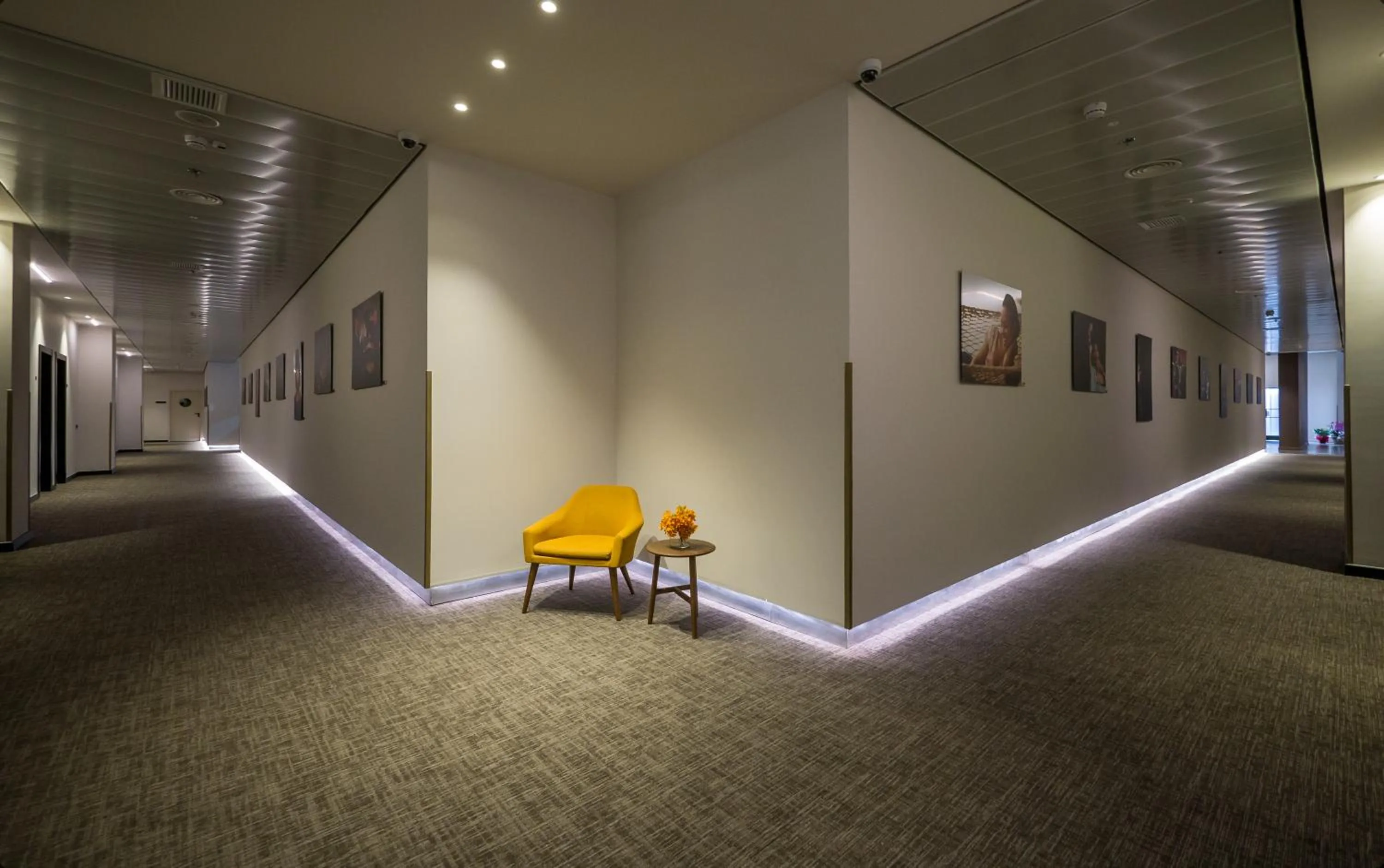 Area and facilities in La Cappella Business Boutique Hotel