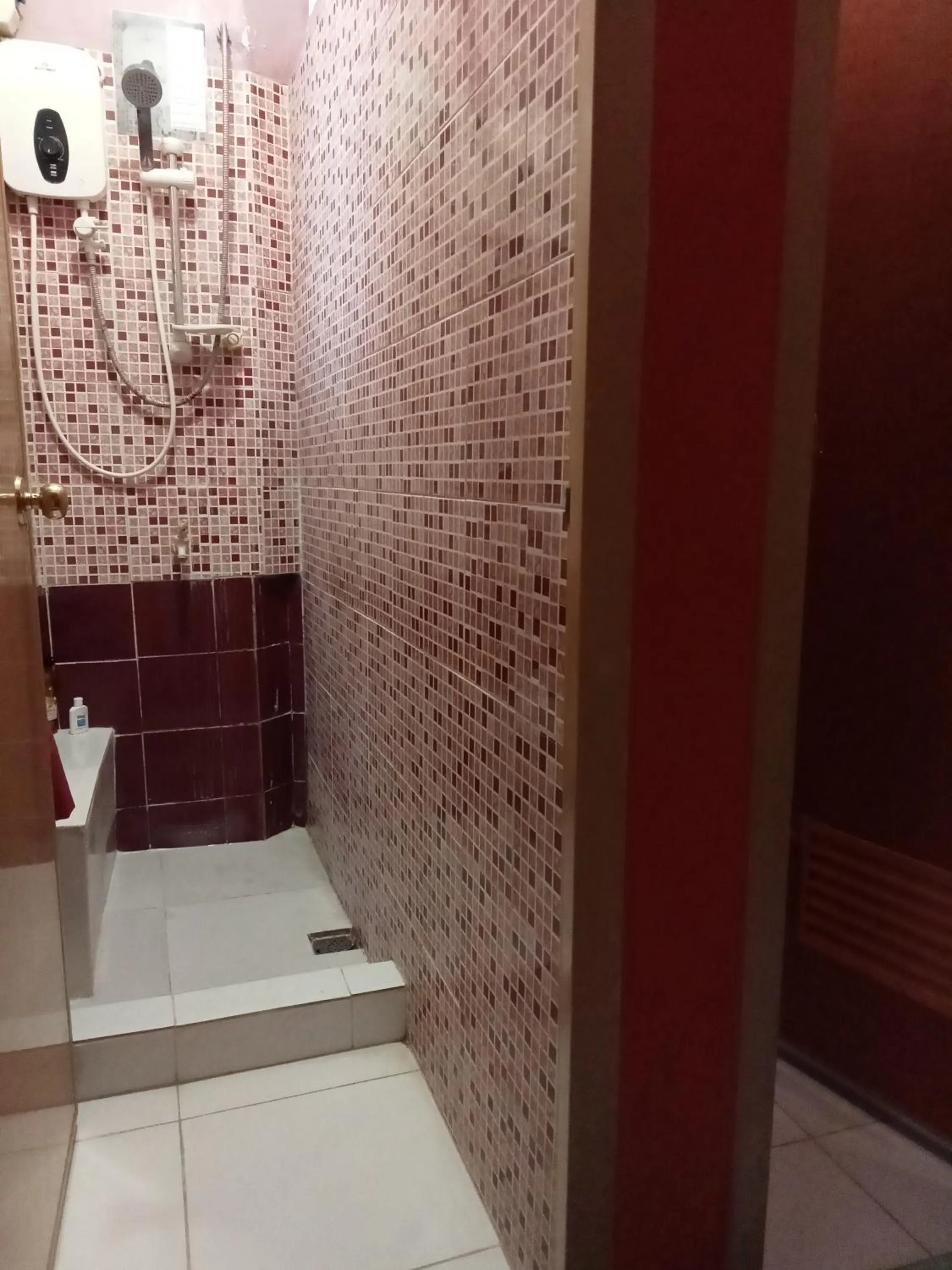 Shower in Villa 301 B&B