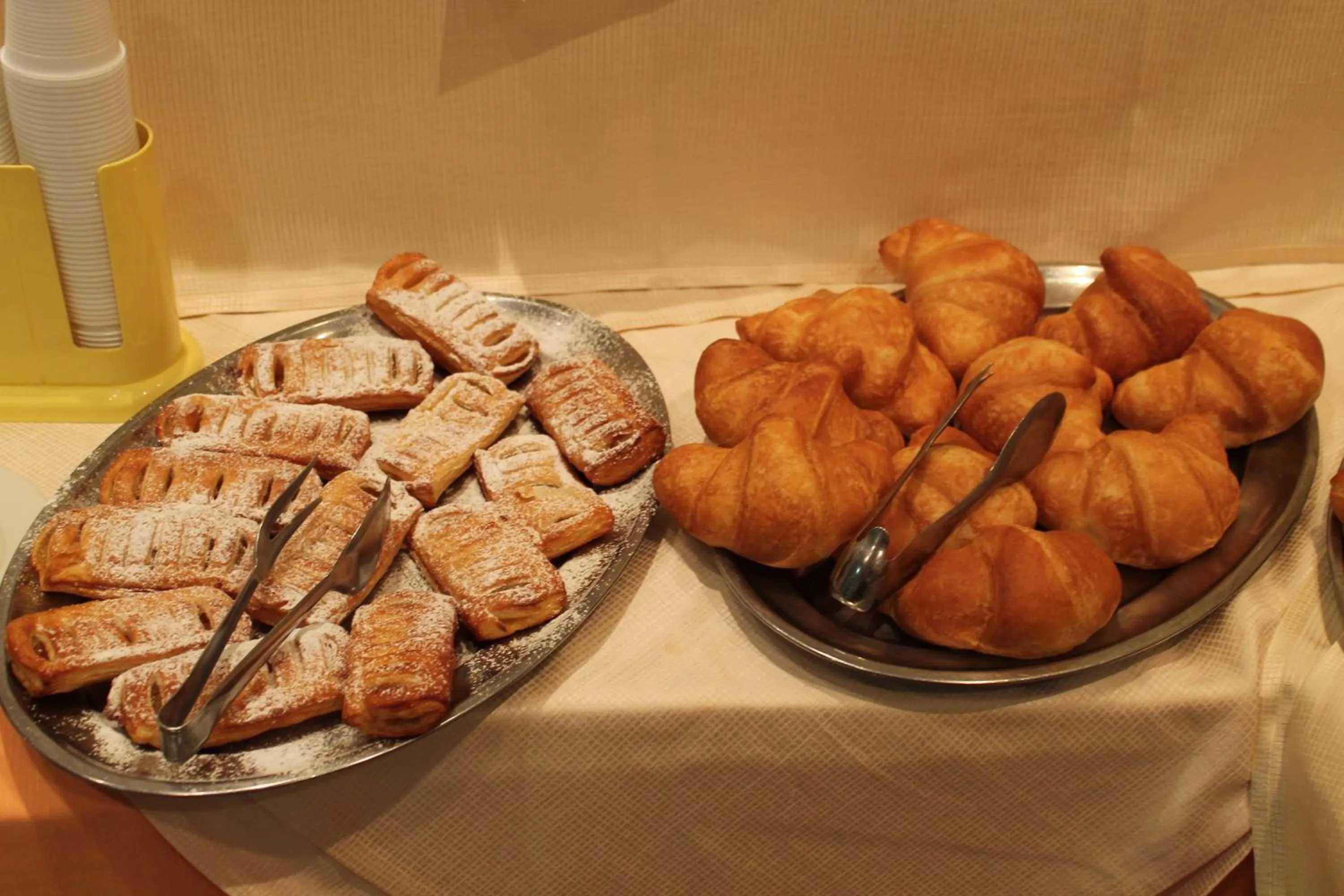 Buffet breakfast in Hotel Oblio