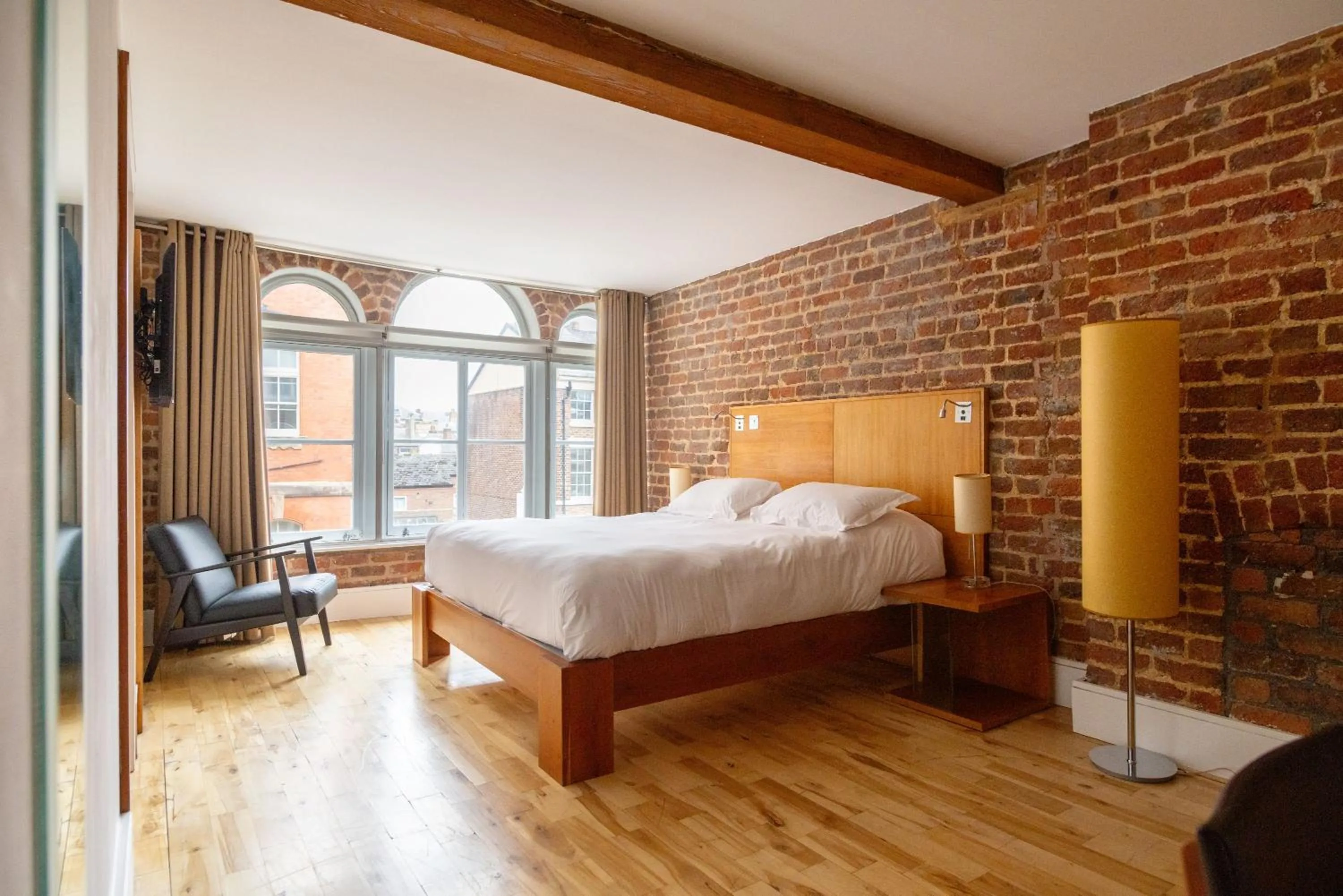 Photo of the whole room, Bed in Hope Street Hotel