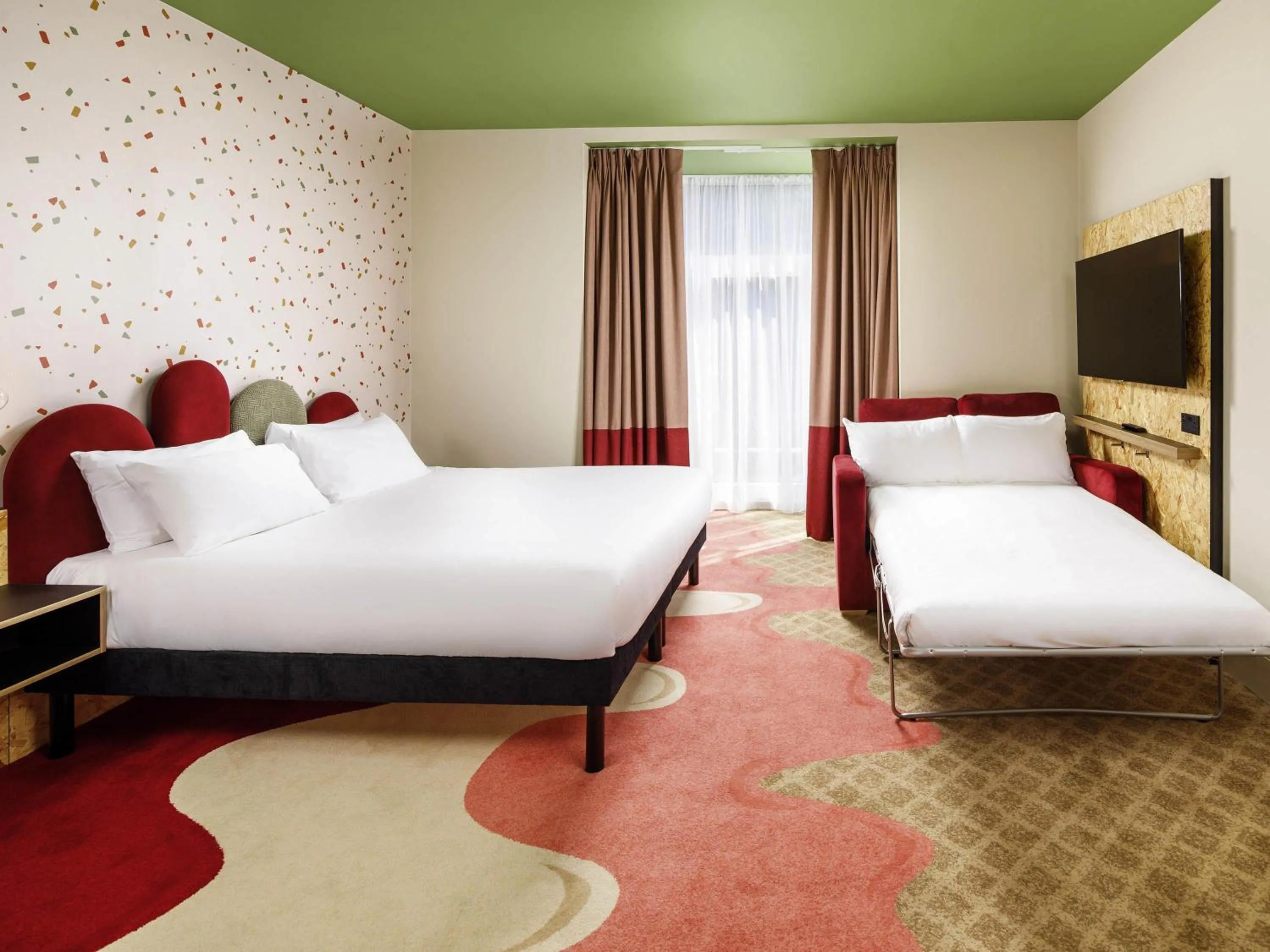 Bedroom, Bed in ibis Styles Bournemouth