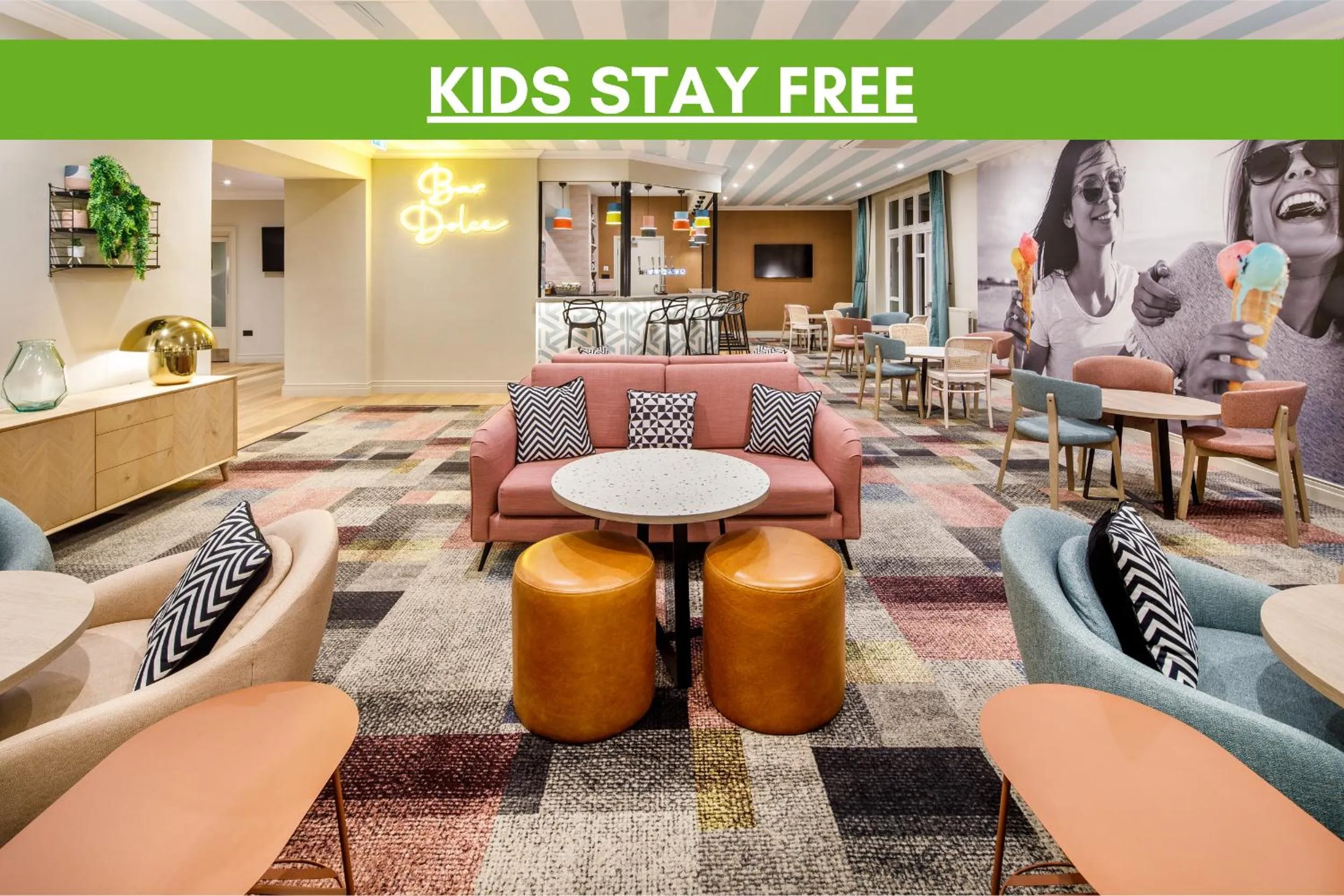 Communal lounge/ TV room in ibis Styles Bournemouth