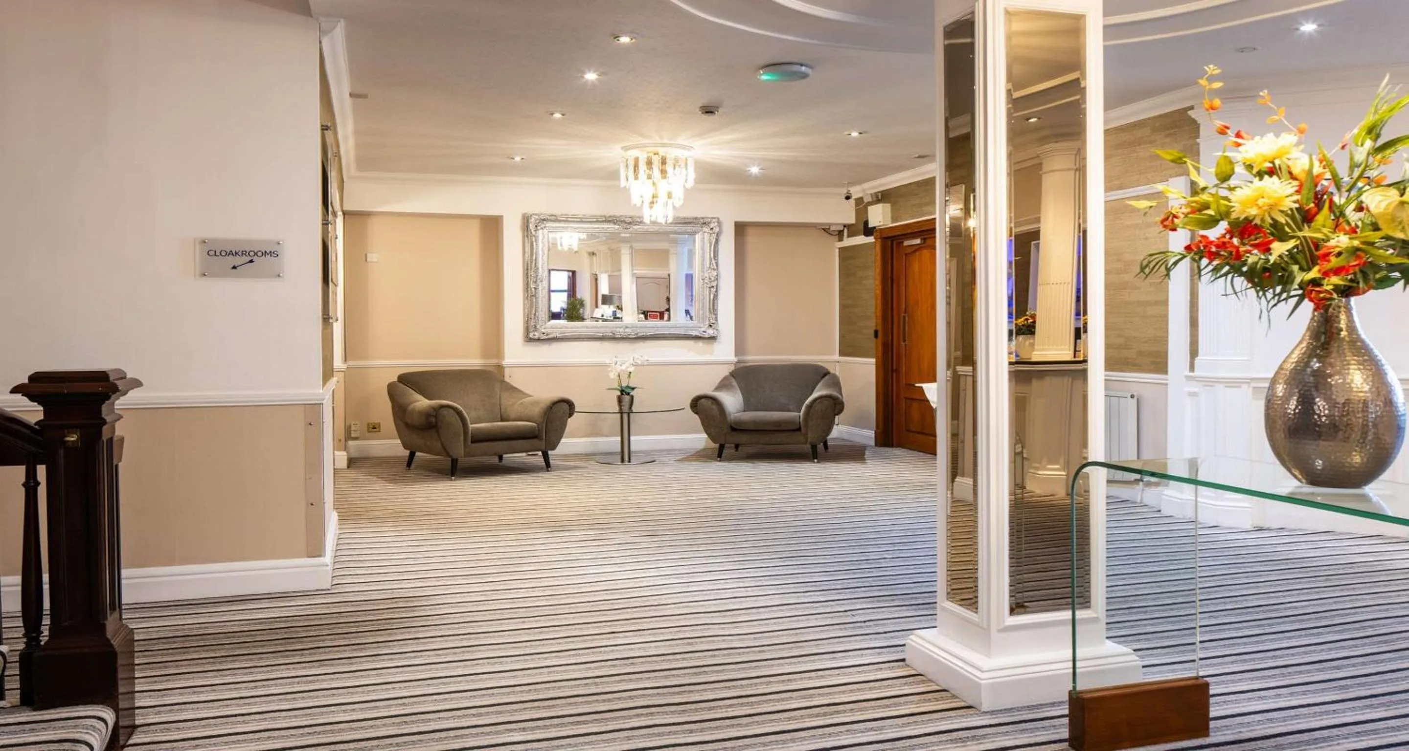 Lobby or reception in Best Western Royal Hotel