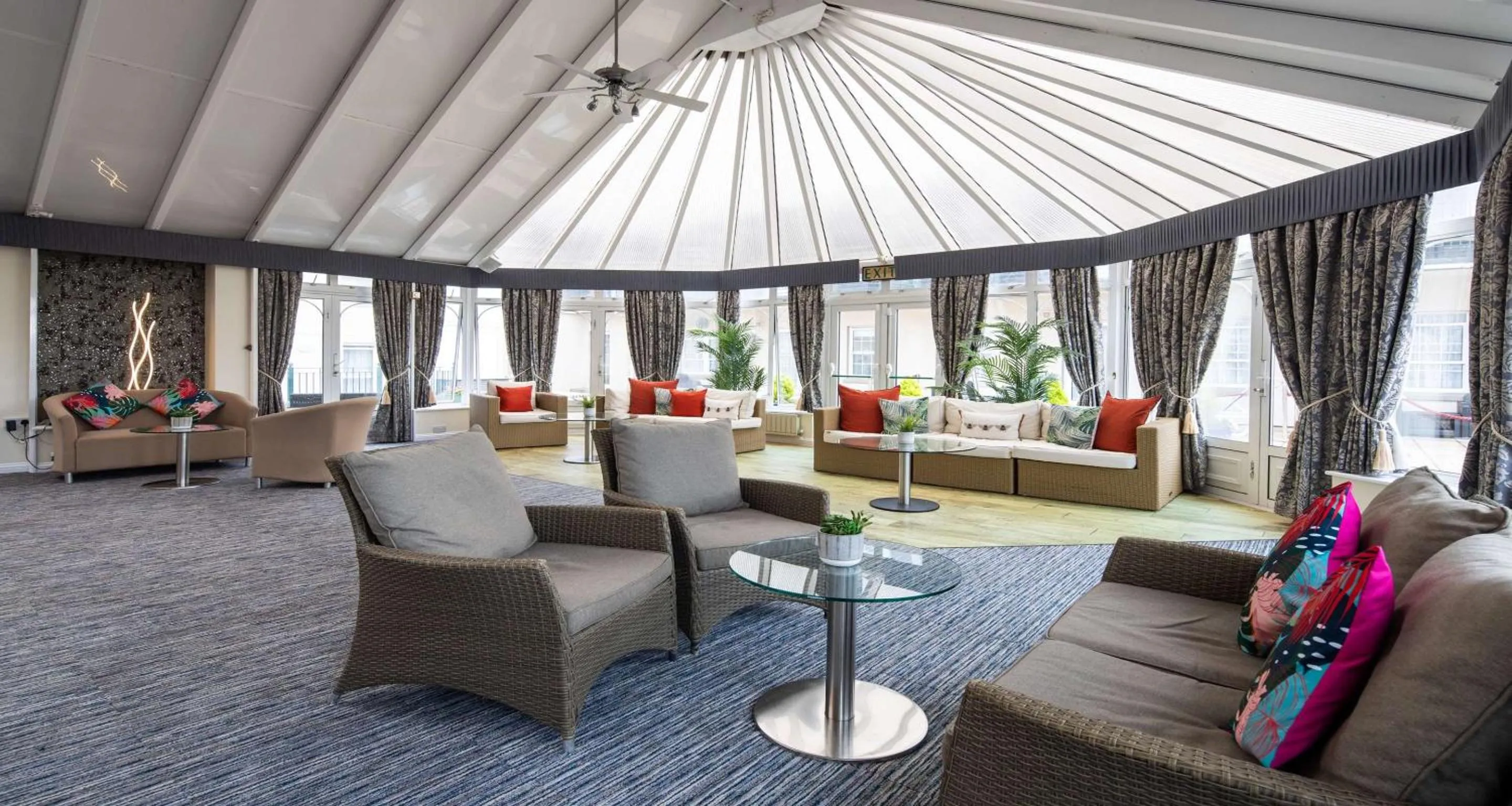 Lobby or reception in Best Western Royal Hotel