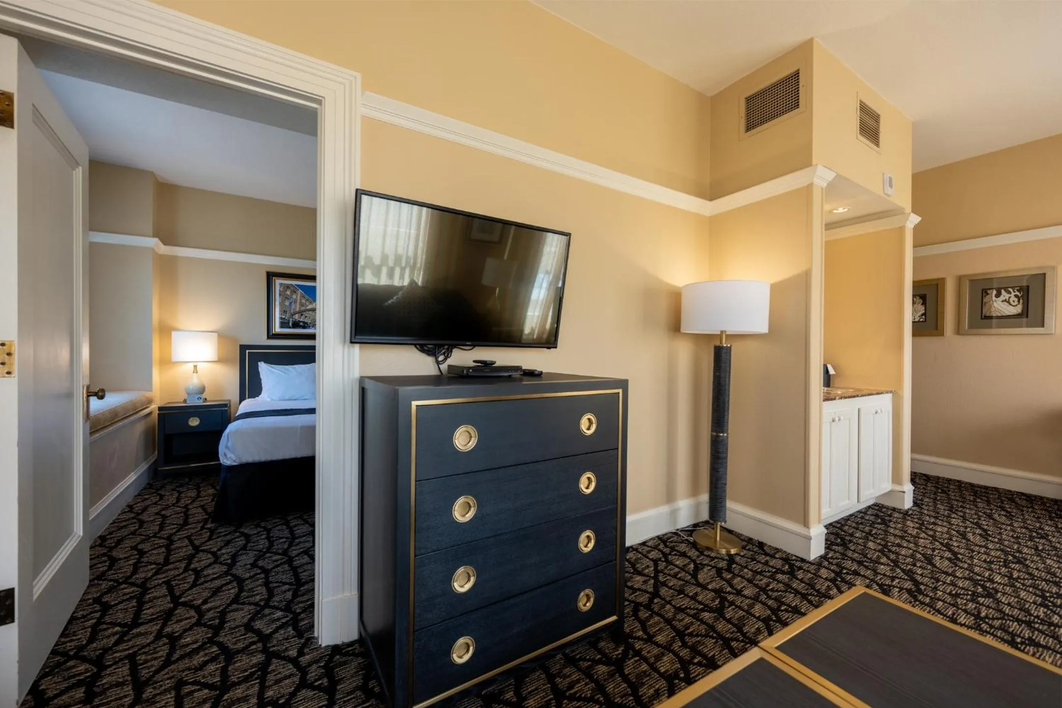 Living room, Bed in Gaslamp Plaza Suites