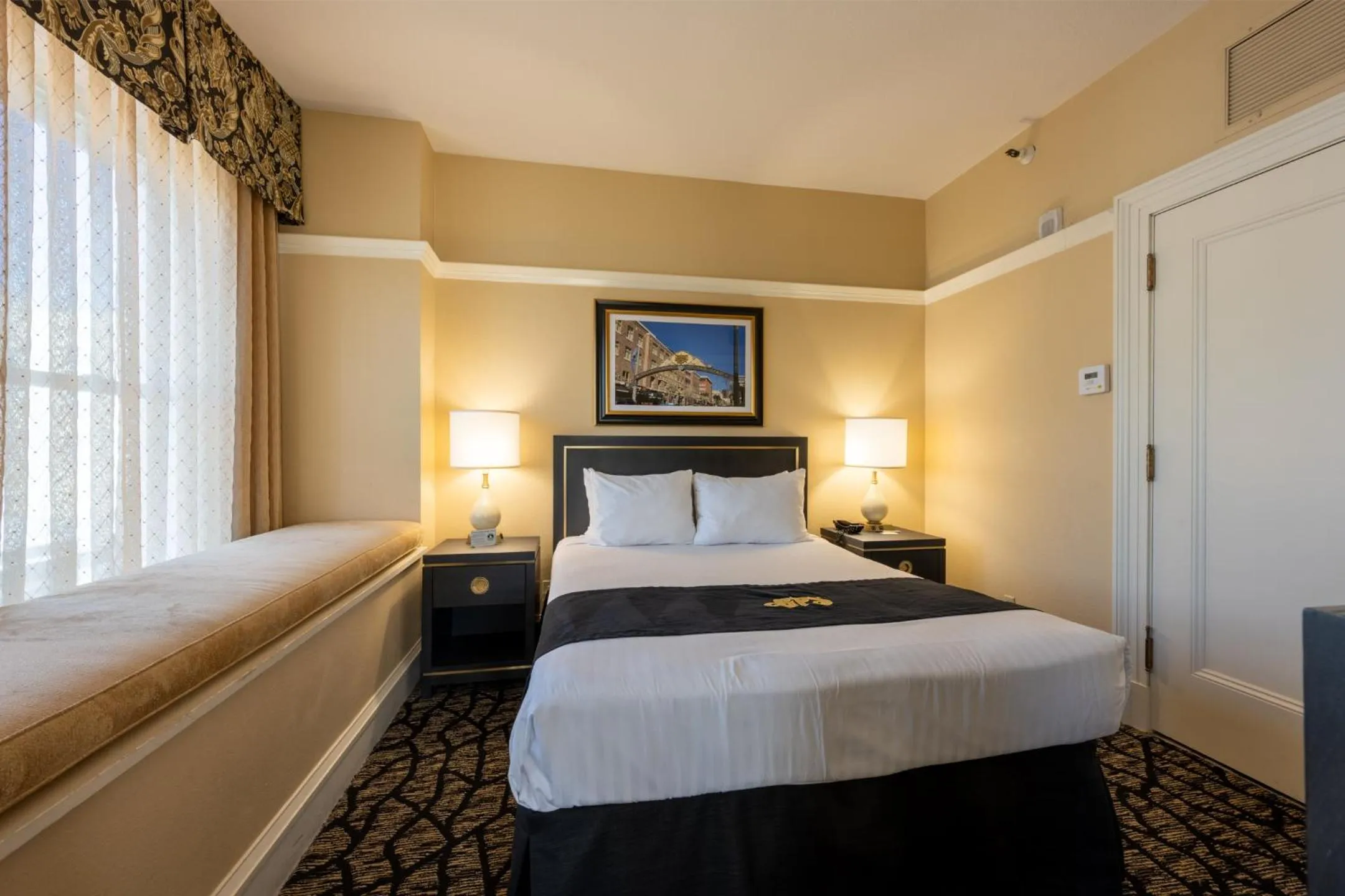 Bedroom, Bed in Gaslamp Plaza Suites