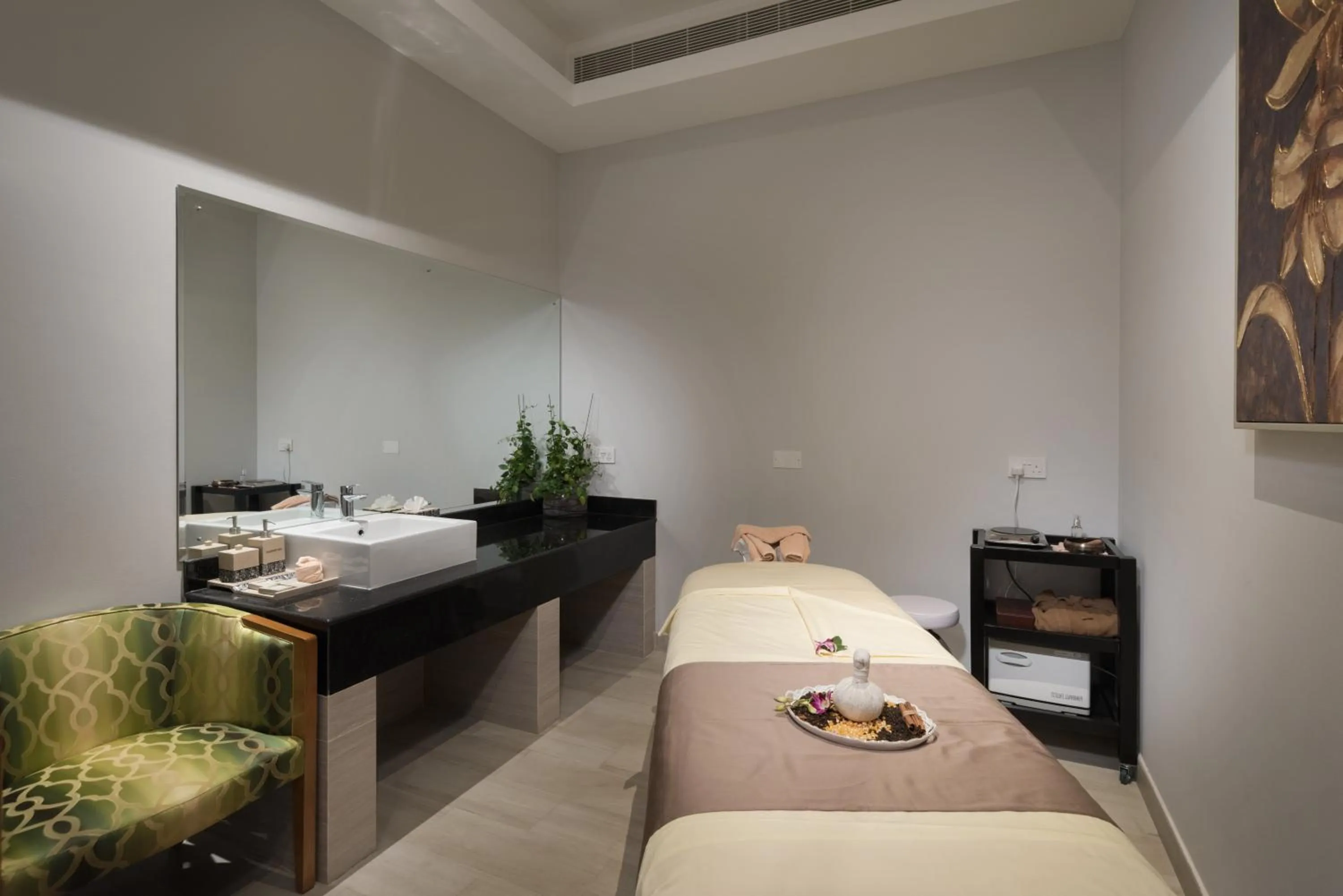 Spa and wellness centre/facilities, Bed in Centara Muscat Hotel Oman
