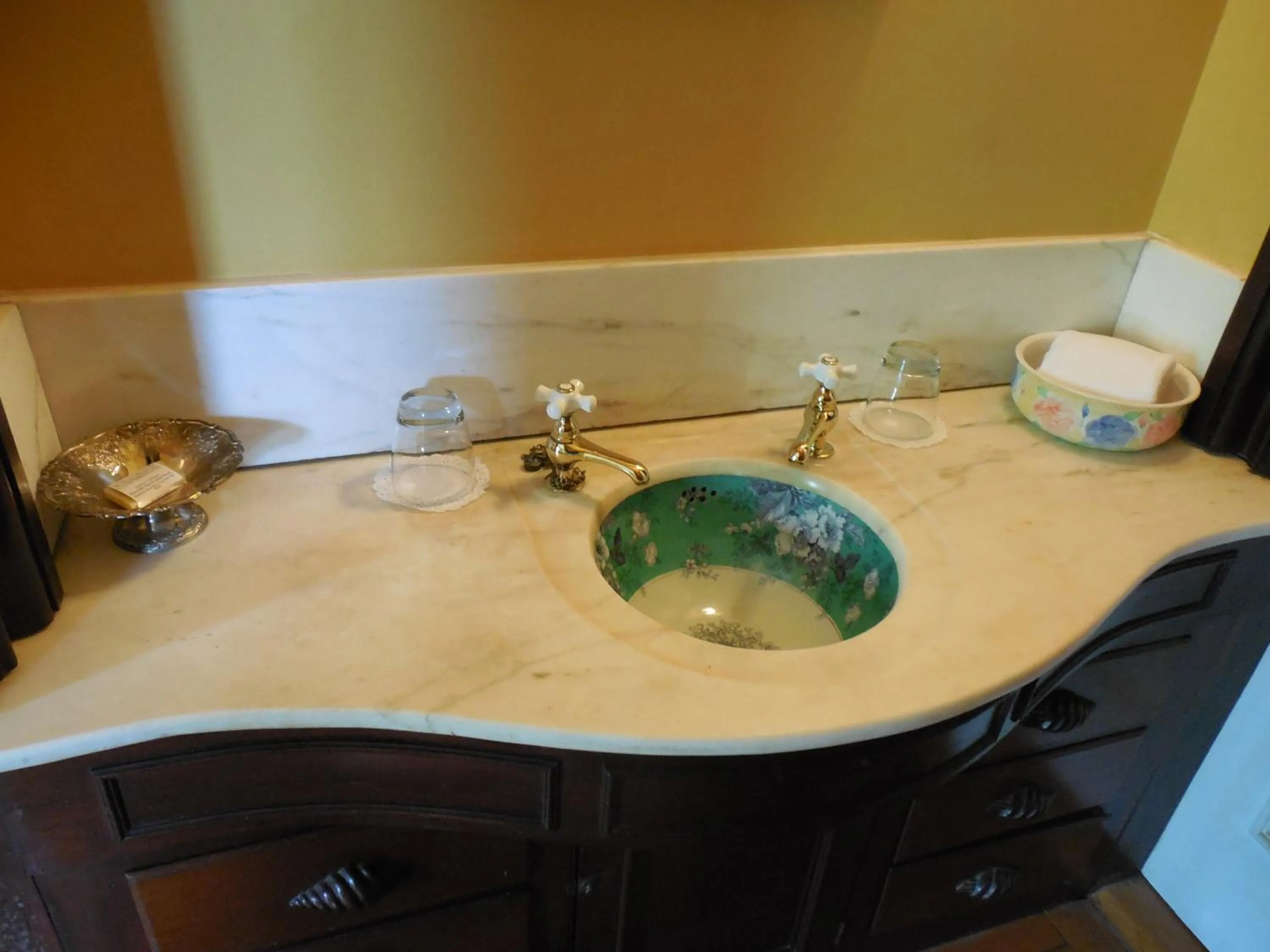 Bathroom in Proctor Mansion Inn