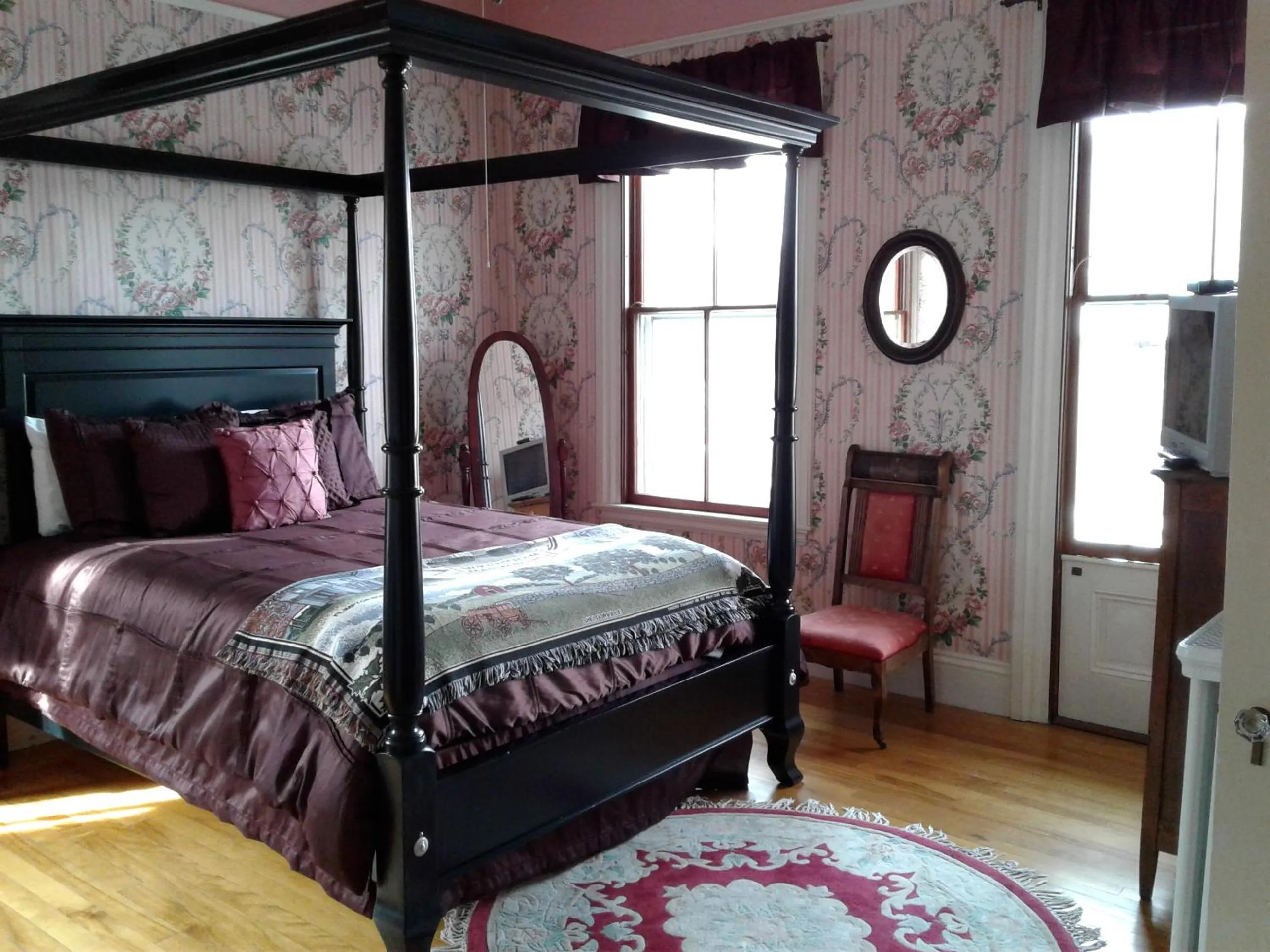 Bed in Proctor Mansion Inn