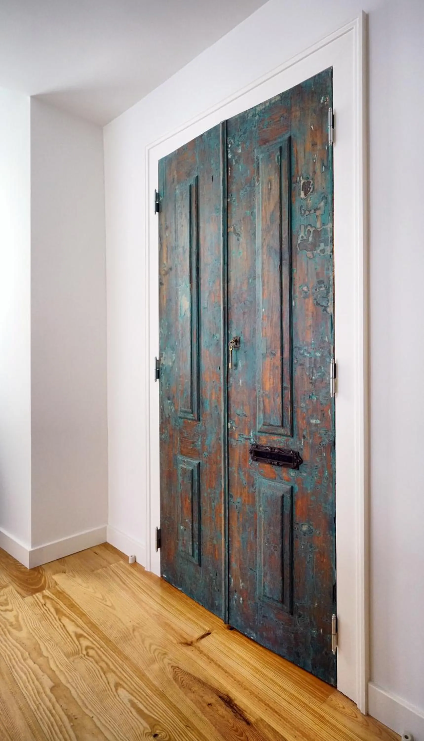 Communal lounge/ TV room in Casas de São Bento