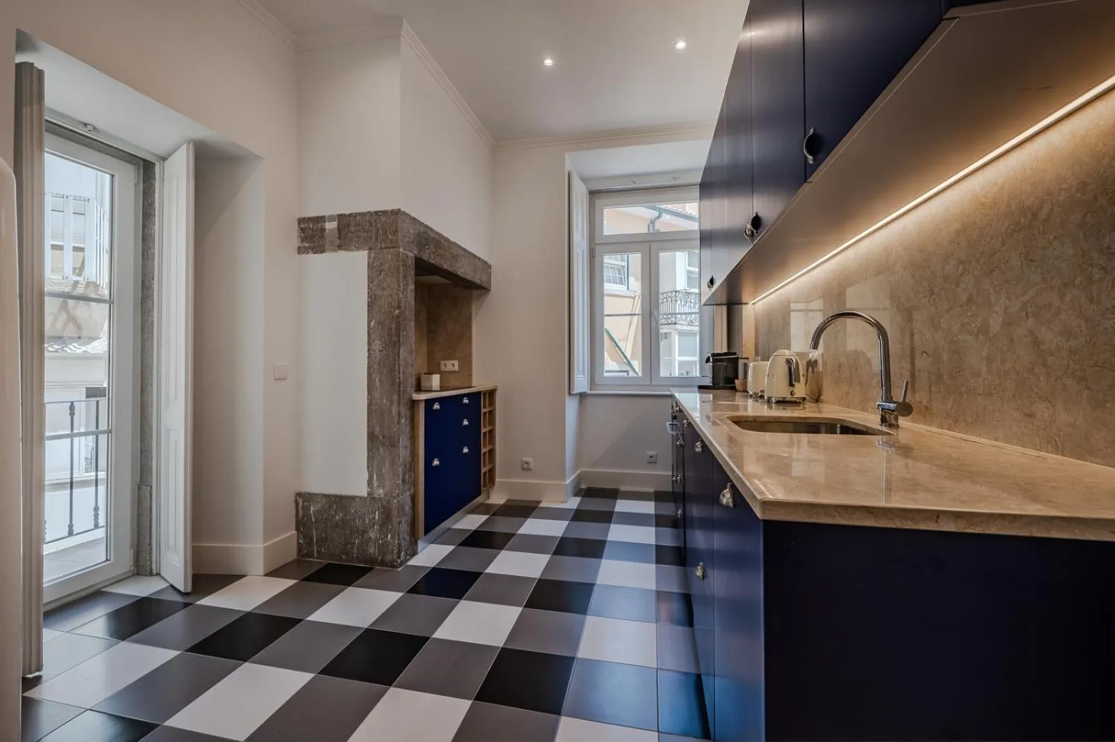 Kitchen or kitchenette in Casas de São Bento