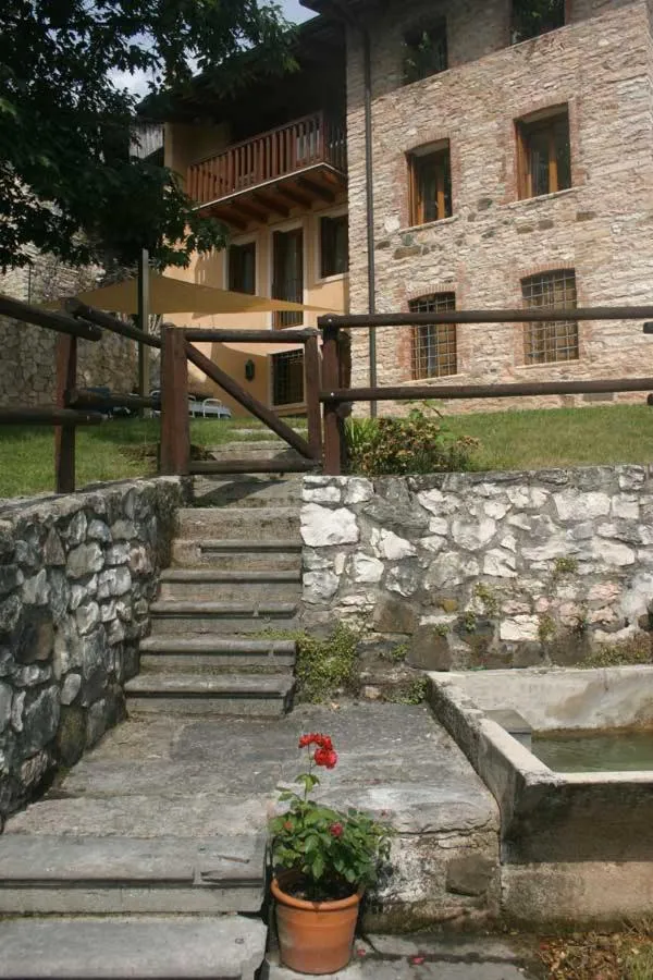 Garden in Antica Corte Leguzzano B&B