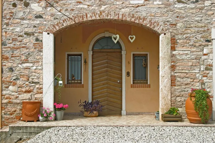 Facade/entrance in Antica Corte Leguzzano B&B