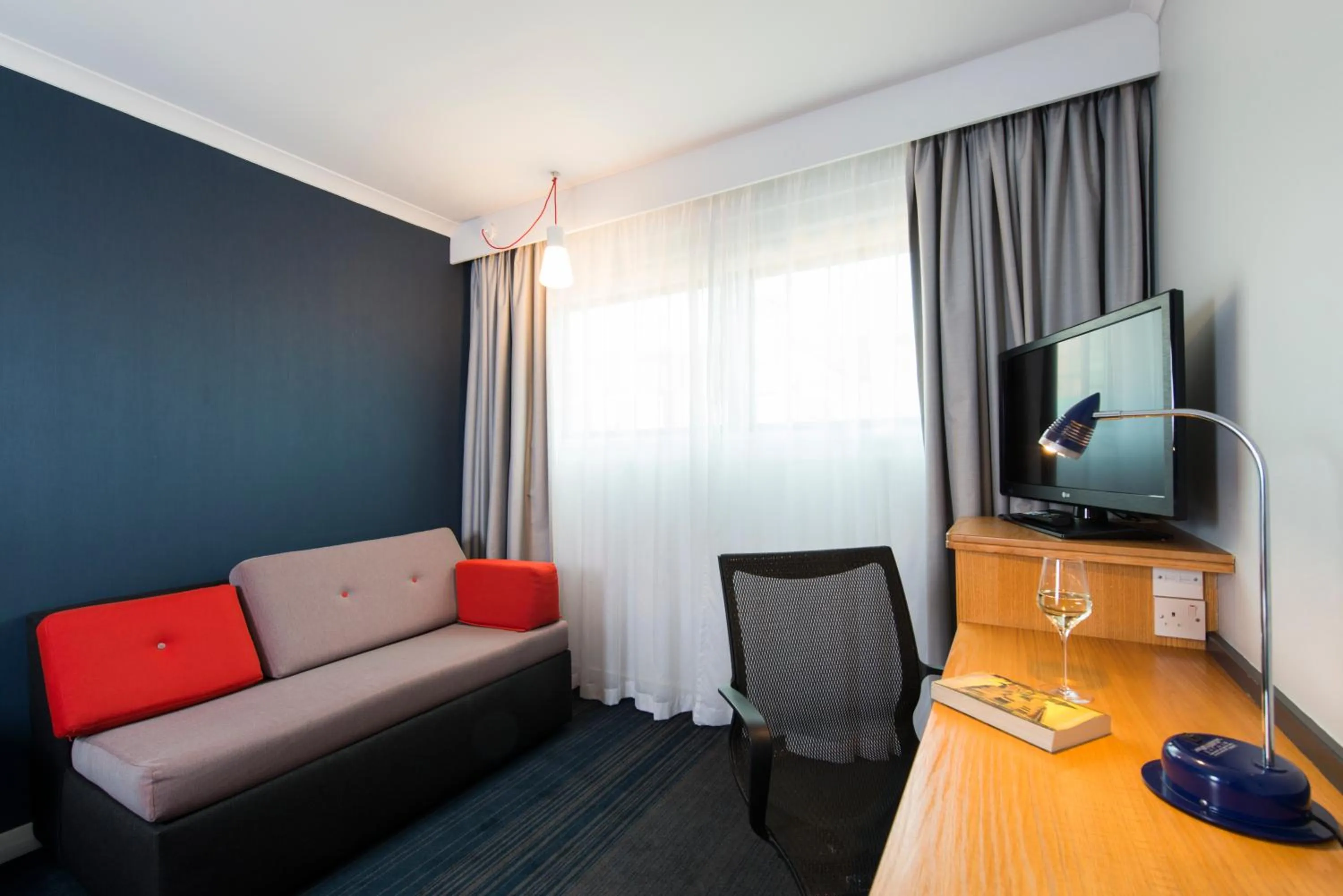 Bedroom in Holiday Inn Express Hemel Hempstead by IHG