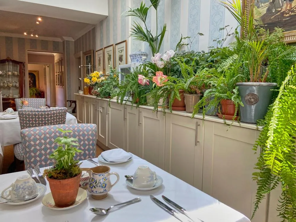 Restaurant/places to eat in Perryville House