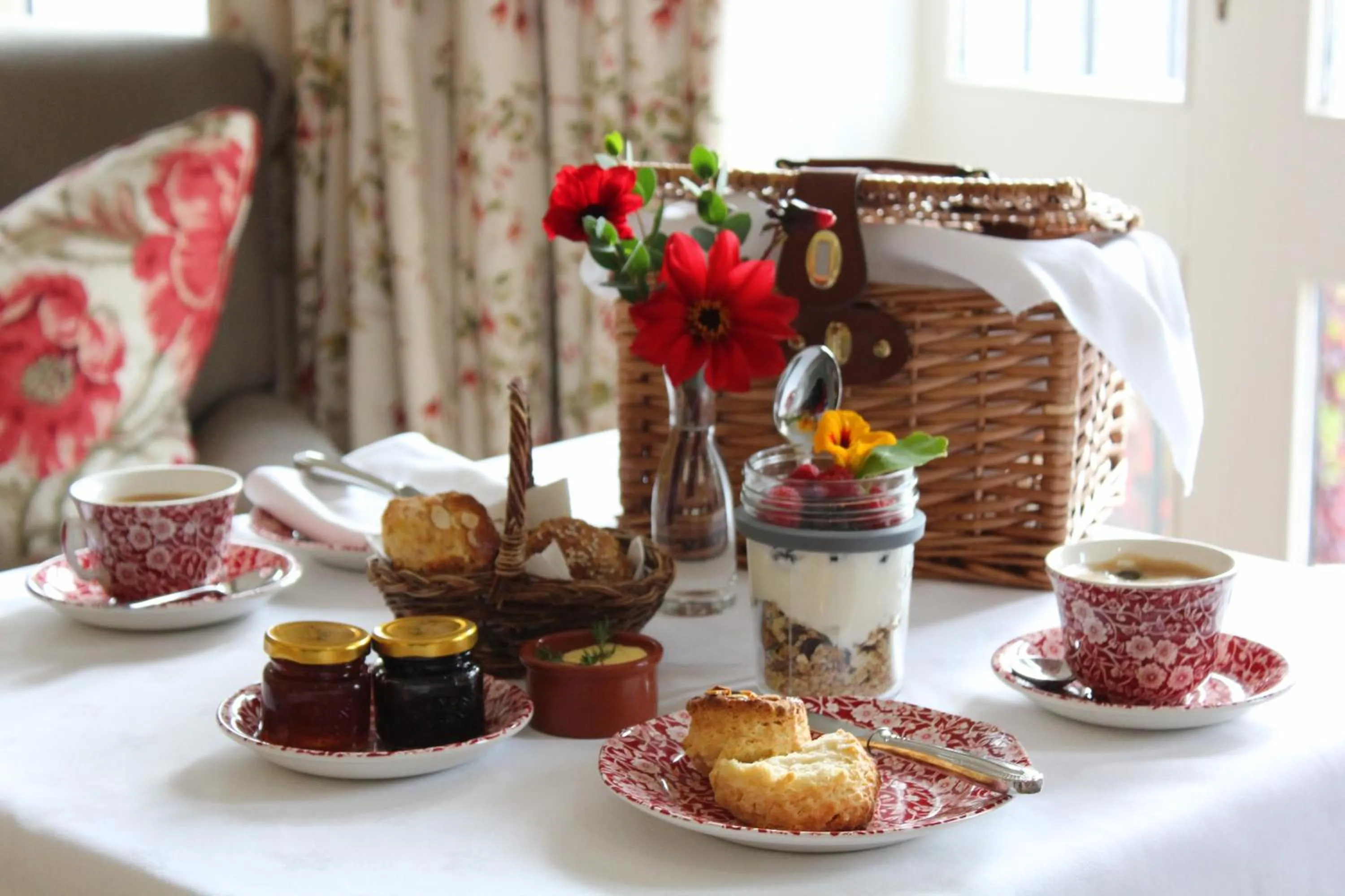 Breakfast in Perryville House