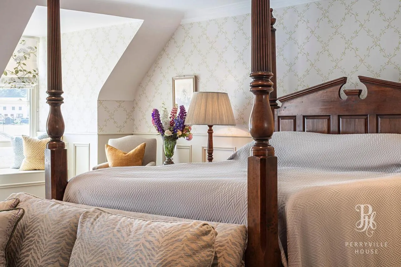 Bedroom, Bed in Perryville House