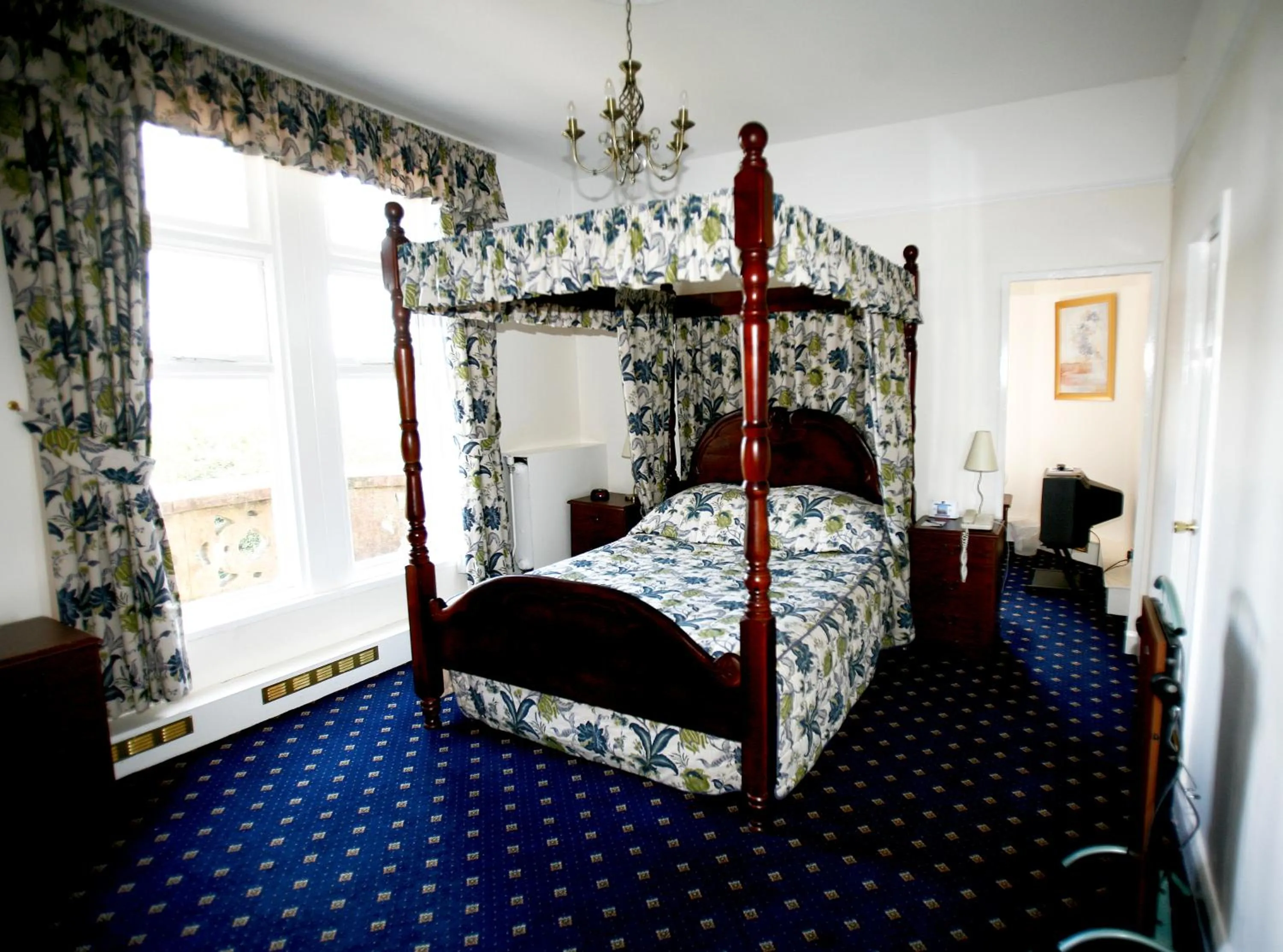 Bed in Bestwood Lodge Hotel