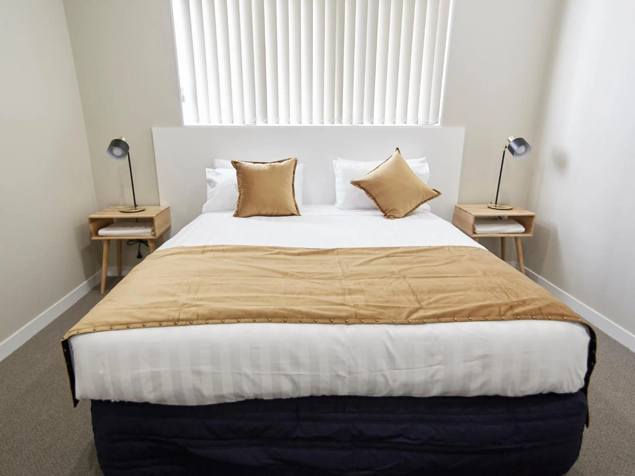 Bathroom, Bed in Three Palms Lodge