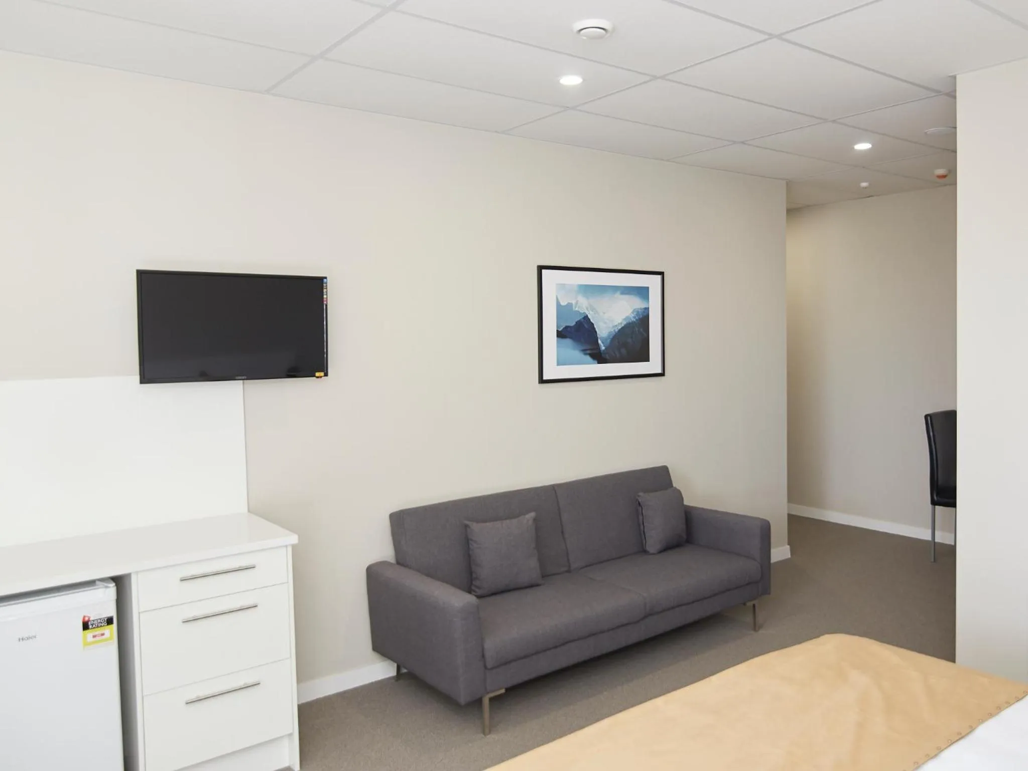 TV and multimedia in Three Palms Lodge