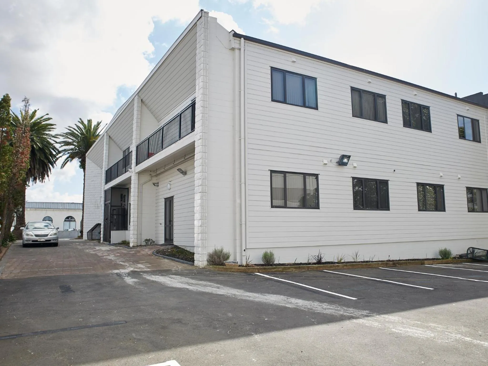 Property building in Three Palms Lodge