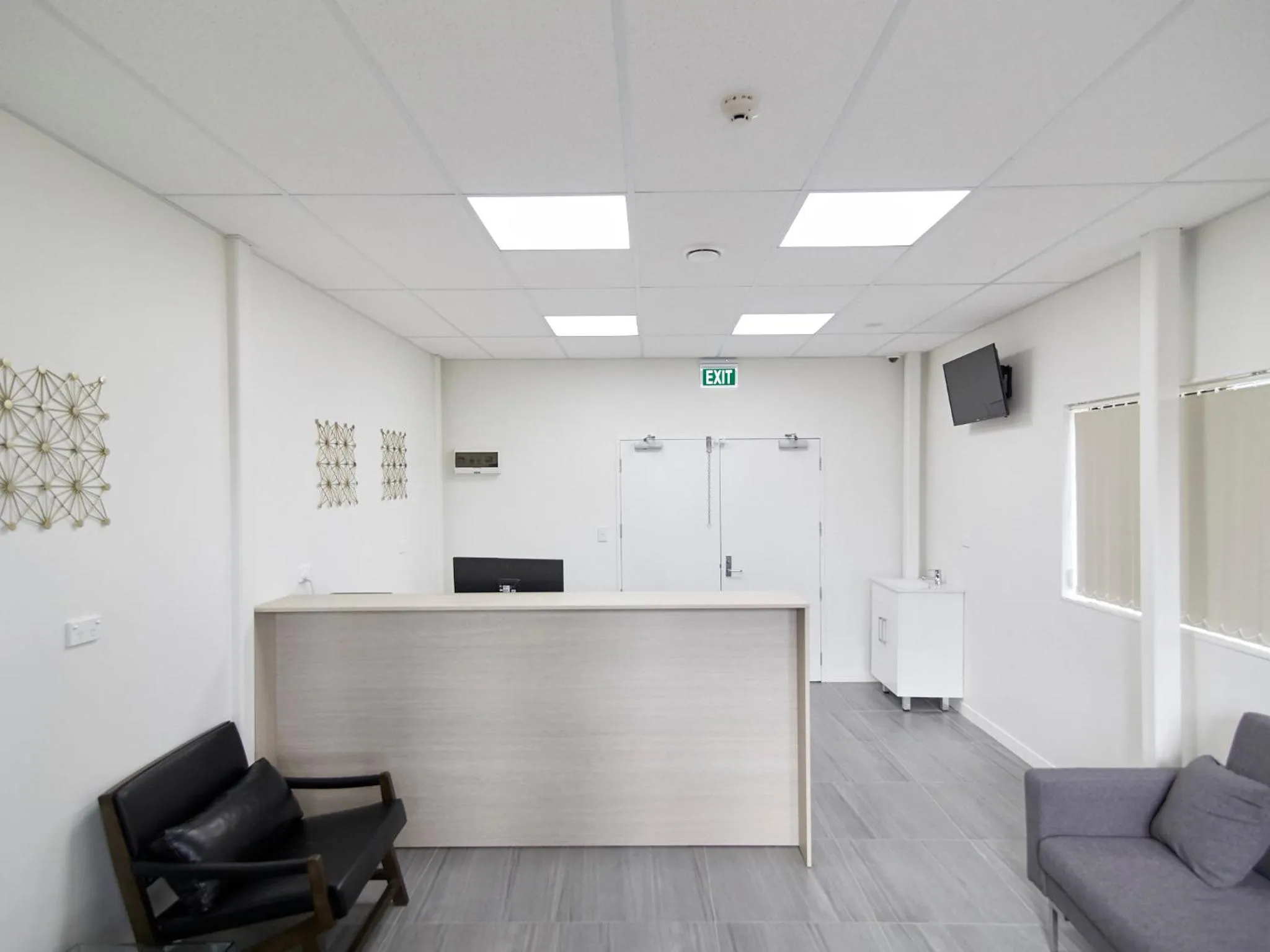 Property building in Three Palms Lodge