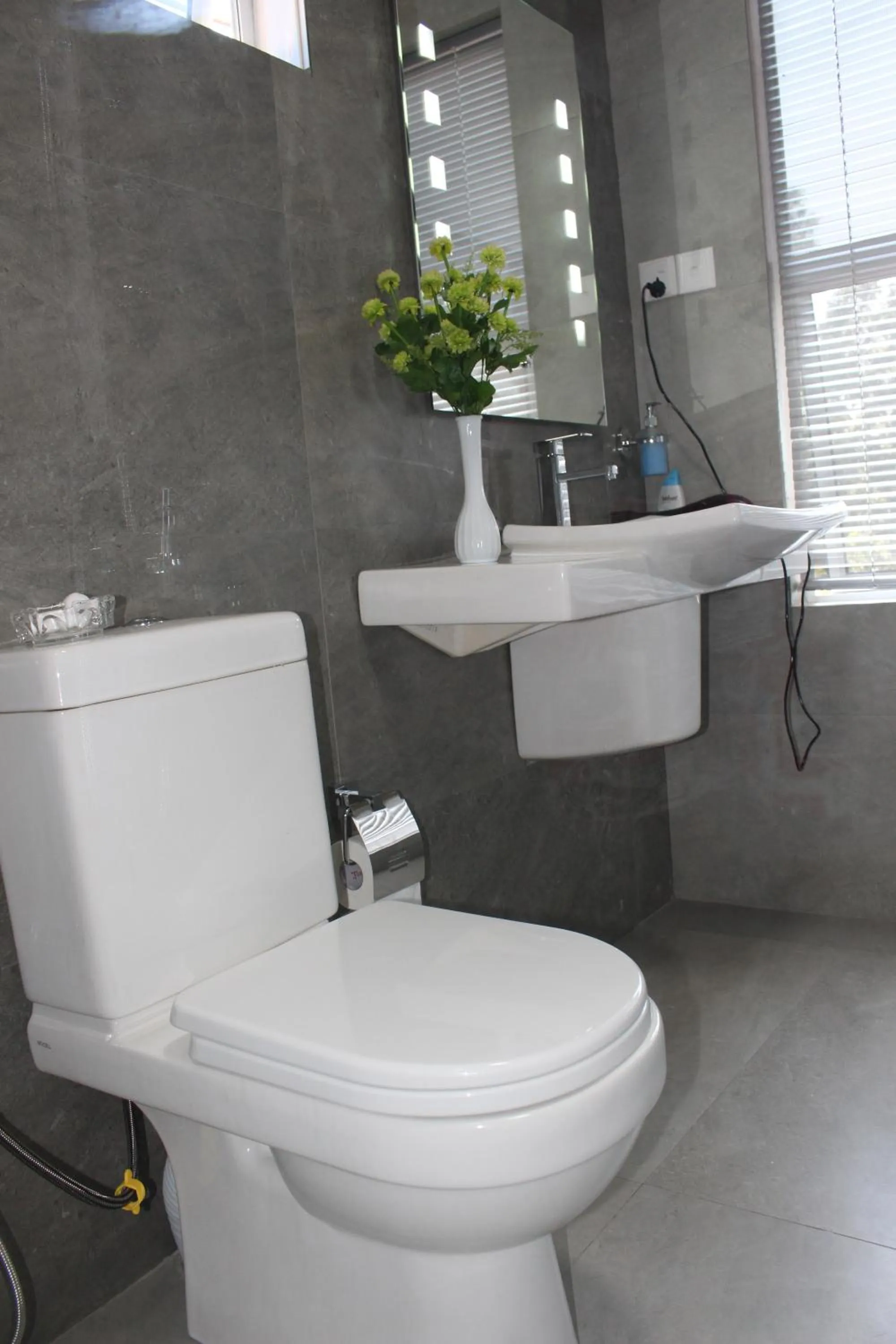 Bathroom in e-stay Hanthana Kandy