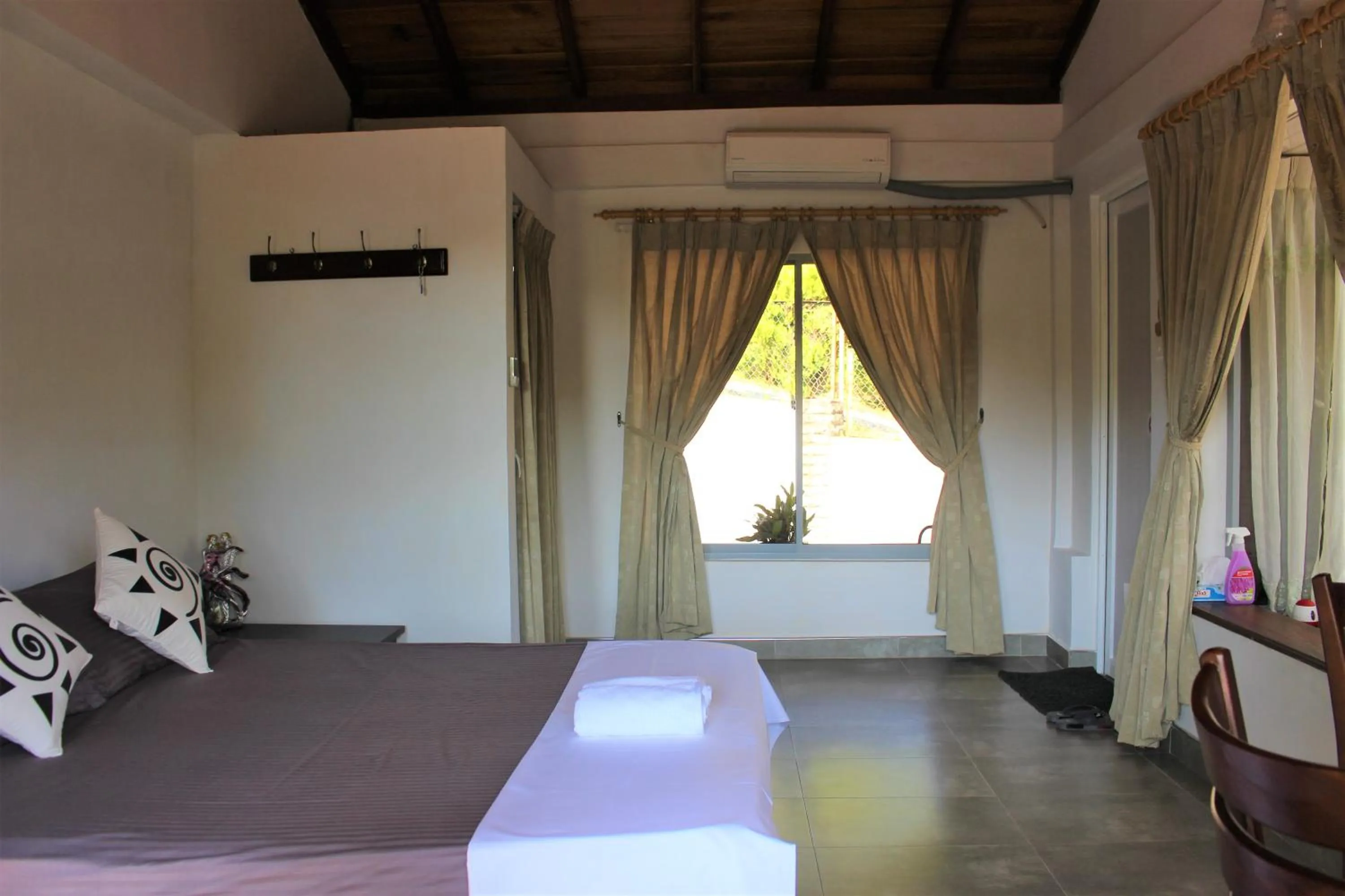 Bedroom, Bed in e-stay Hanthana Kandy