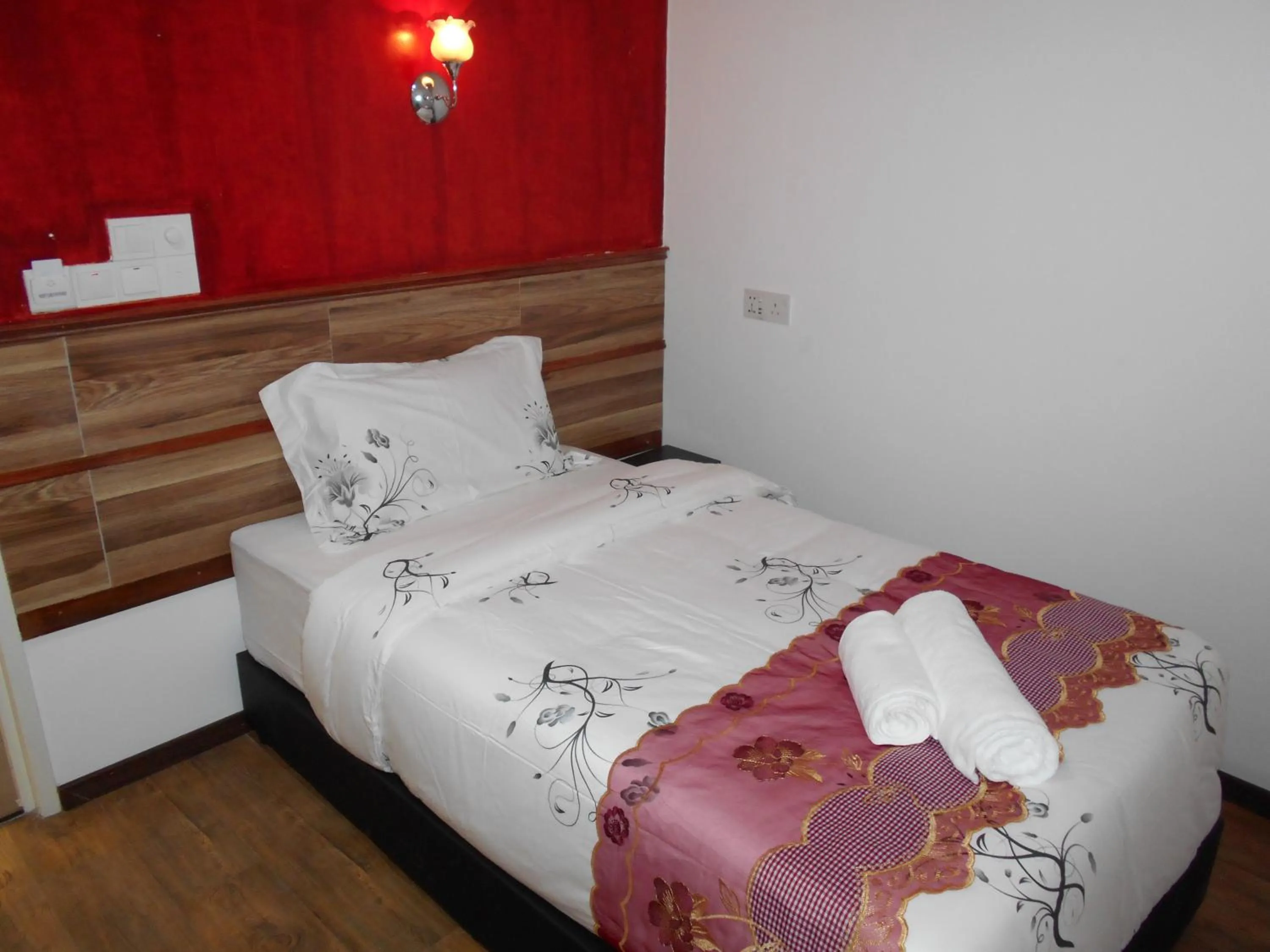 Property building, Bed in De Grand Boutique Hotel