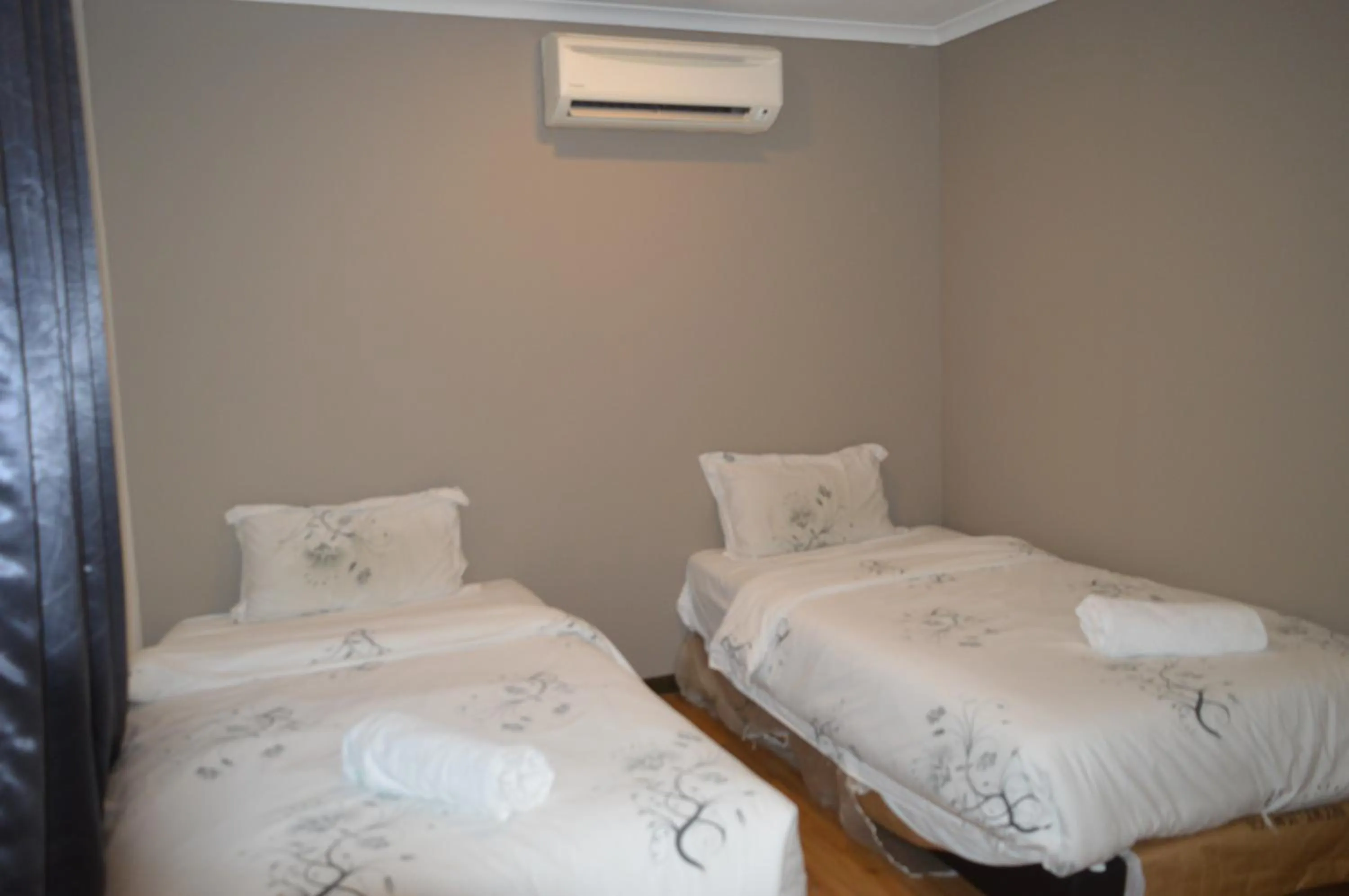 Communal lounge/ TV room, Bed in De Grand Boutique Hotel