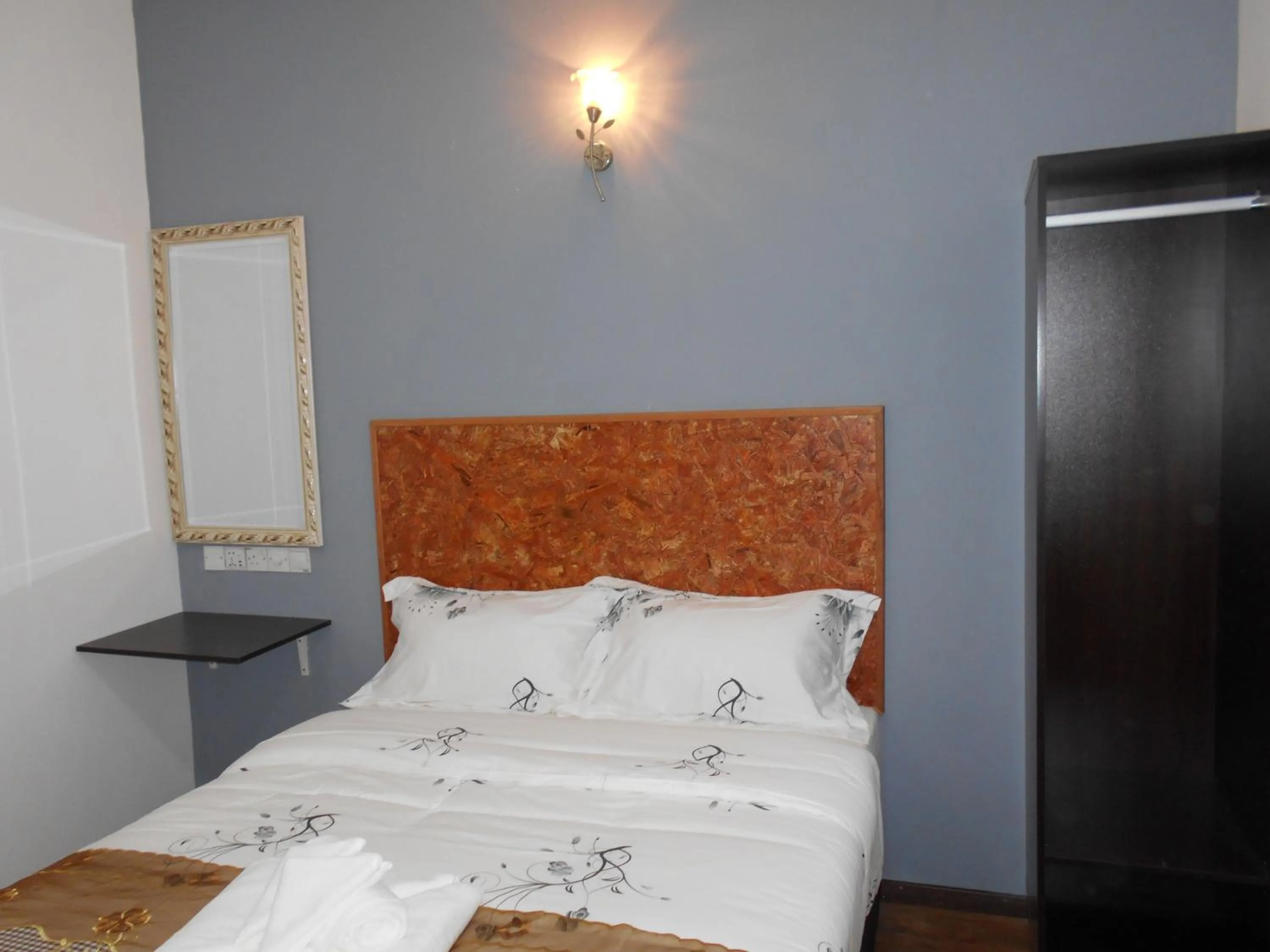 Property building, Bed in De Grand Boutique Hotel