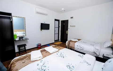 Communal lounge/ TV room, Bed in De Grand Boutique Hotel