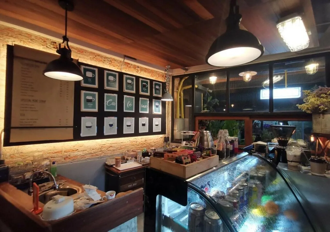 Restaurant/places to eat in Chernchan Hostel