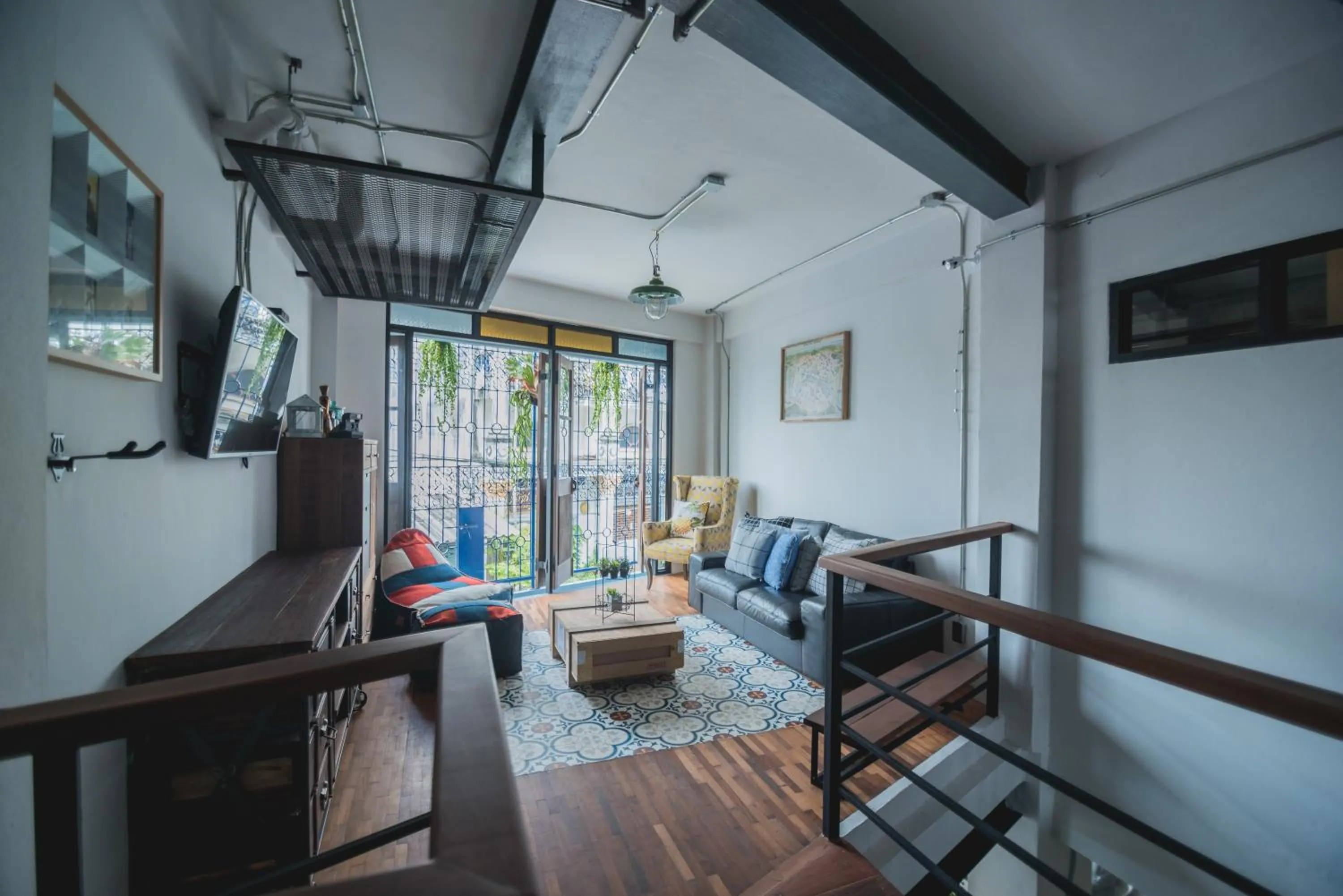 Living room in Chernchan Hostel