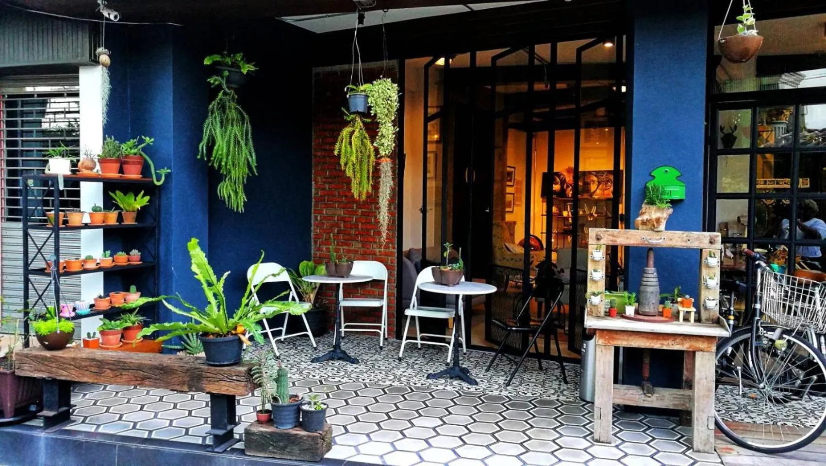 Facade/entrance in Chernchan Hostel