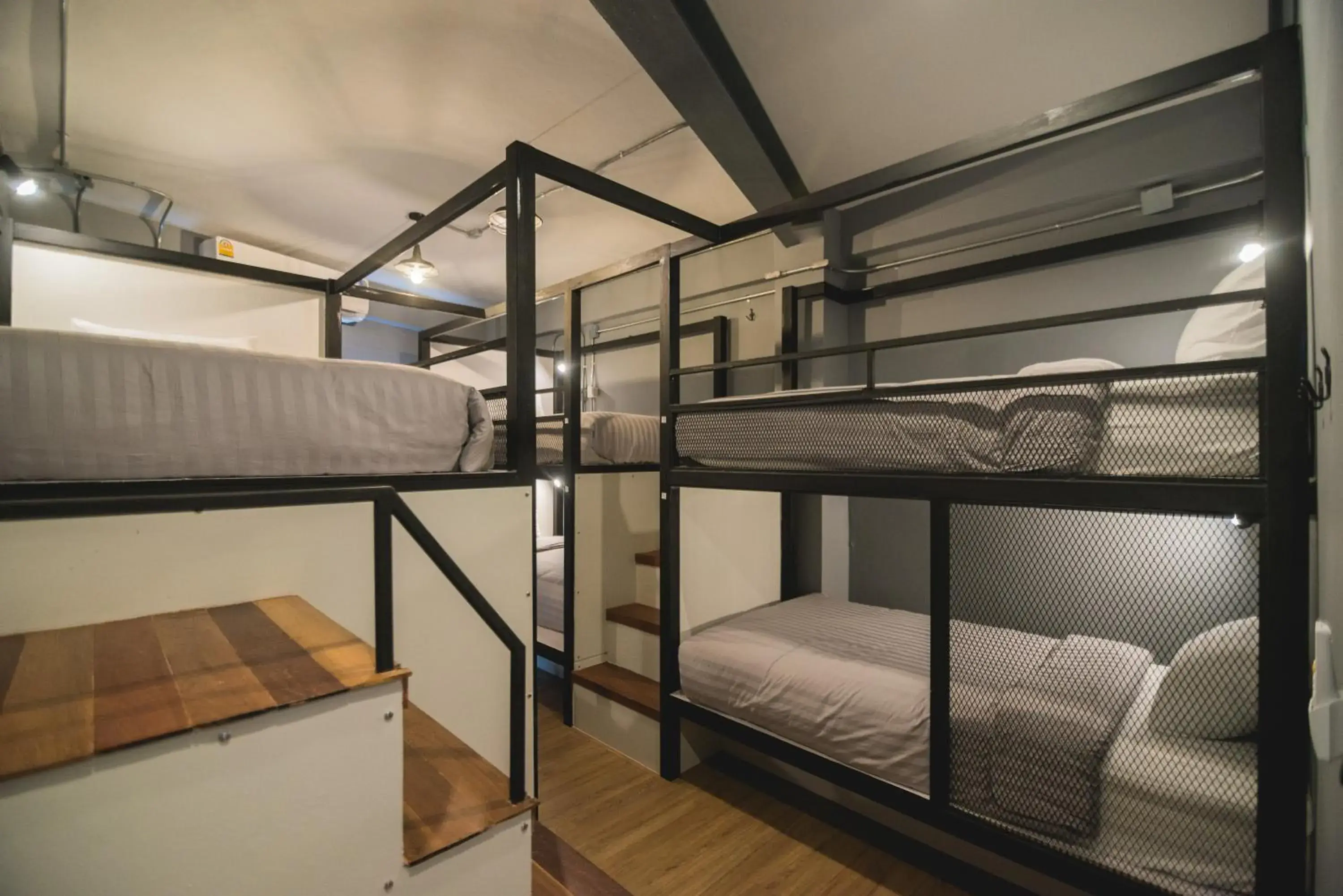 Bunk Bed in Mixed Dormitory Room in Chernchan Hostel Bunk Bed in Mixed Dormitory Room in Chernchan Hostel