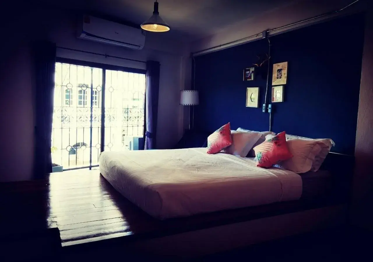 Deluxe King Room with Private Bathroom in Chernchan Hostel Deluxe King Room with Private Bathroom in Chernchan Hostel