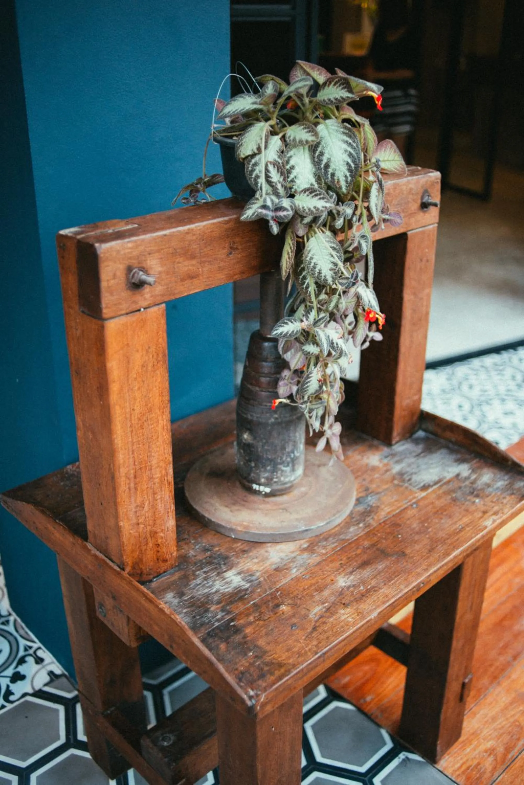 Decorative detail in Chernchan Hostel
