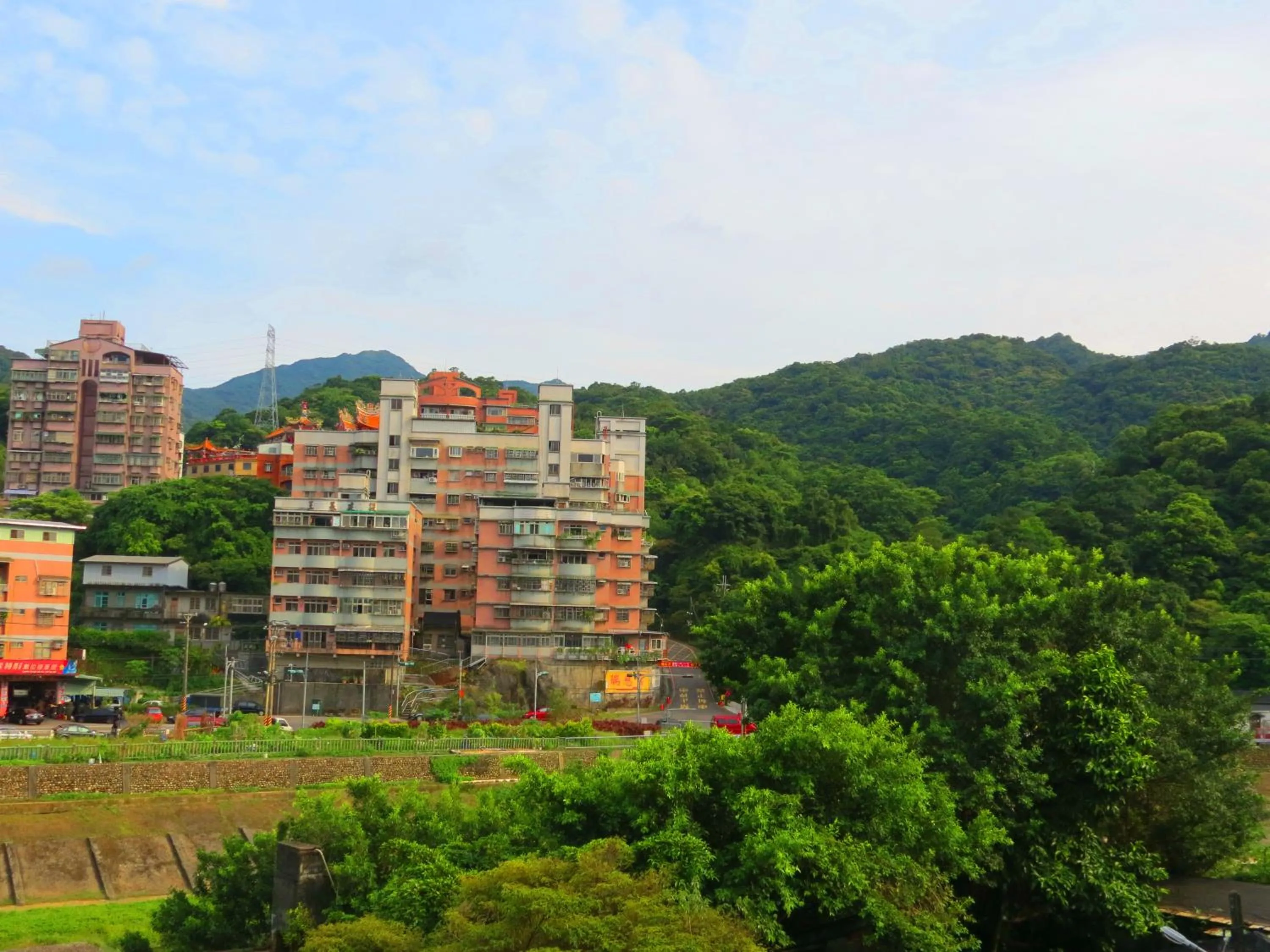 Spring in eZ Stay Juifen(Ruifang Station)