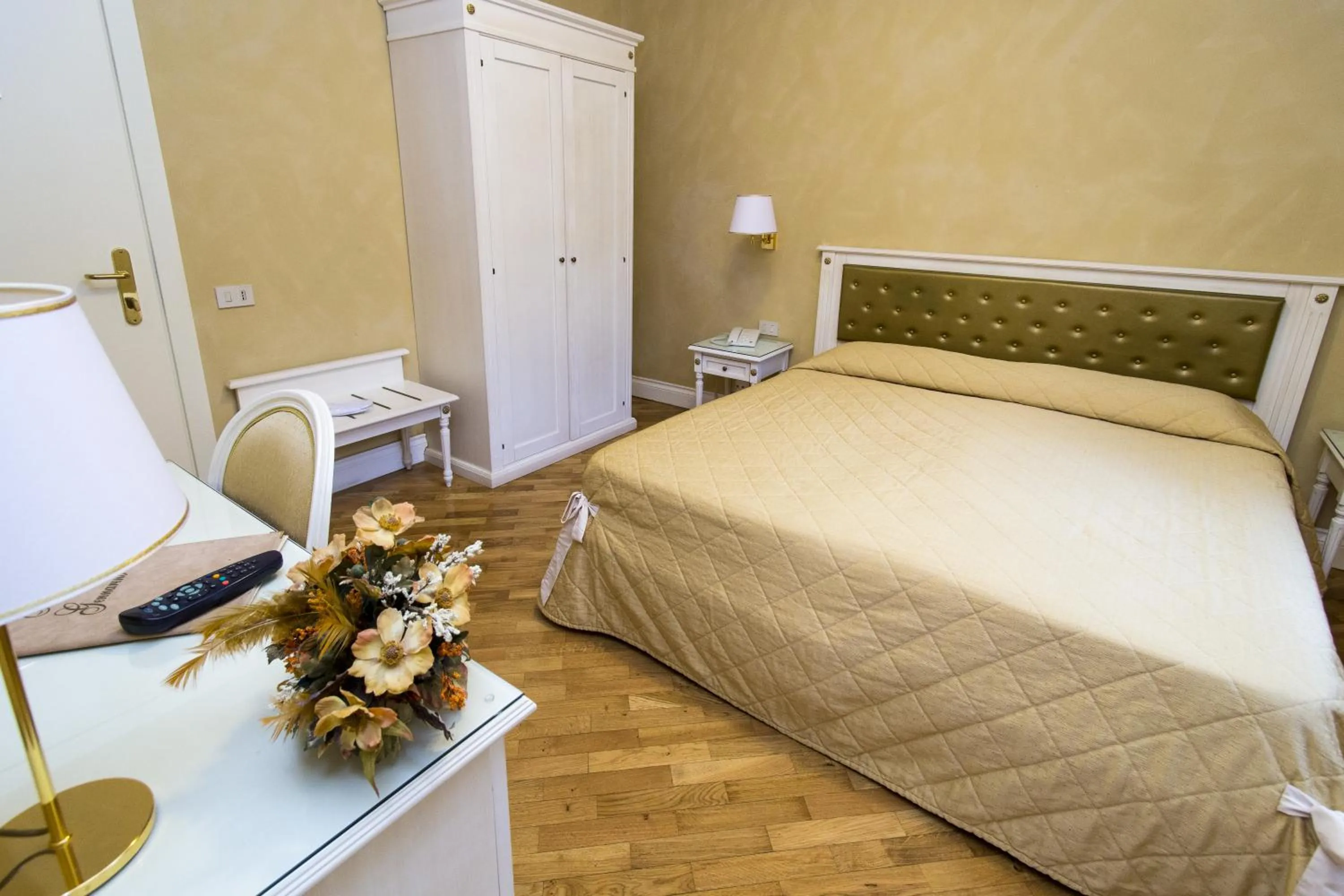 Bedroom, Bed in Hotel Gennarino