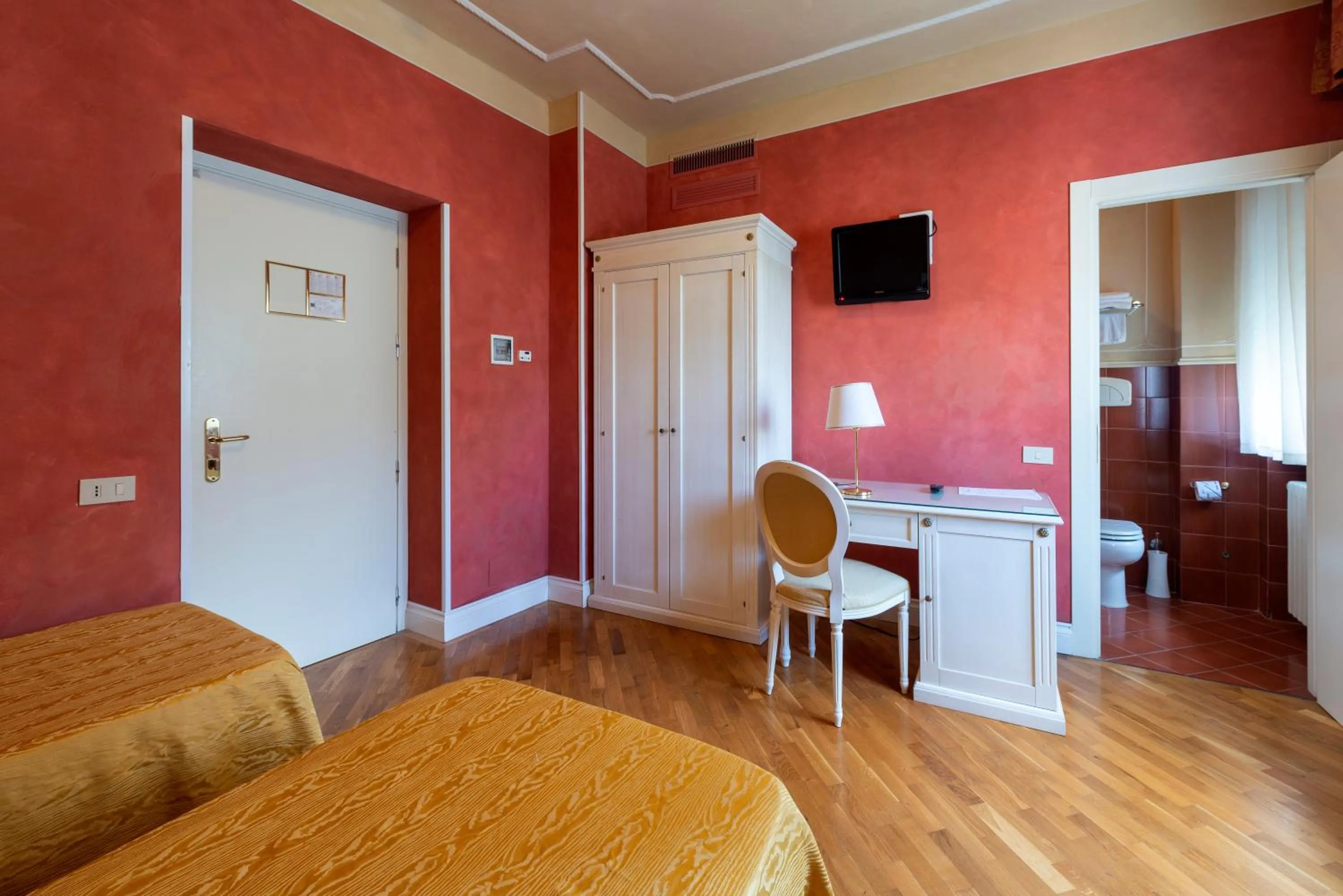 TV and multimedia in Hotel Gennarino