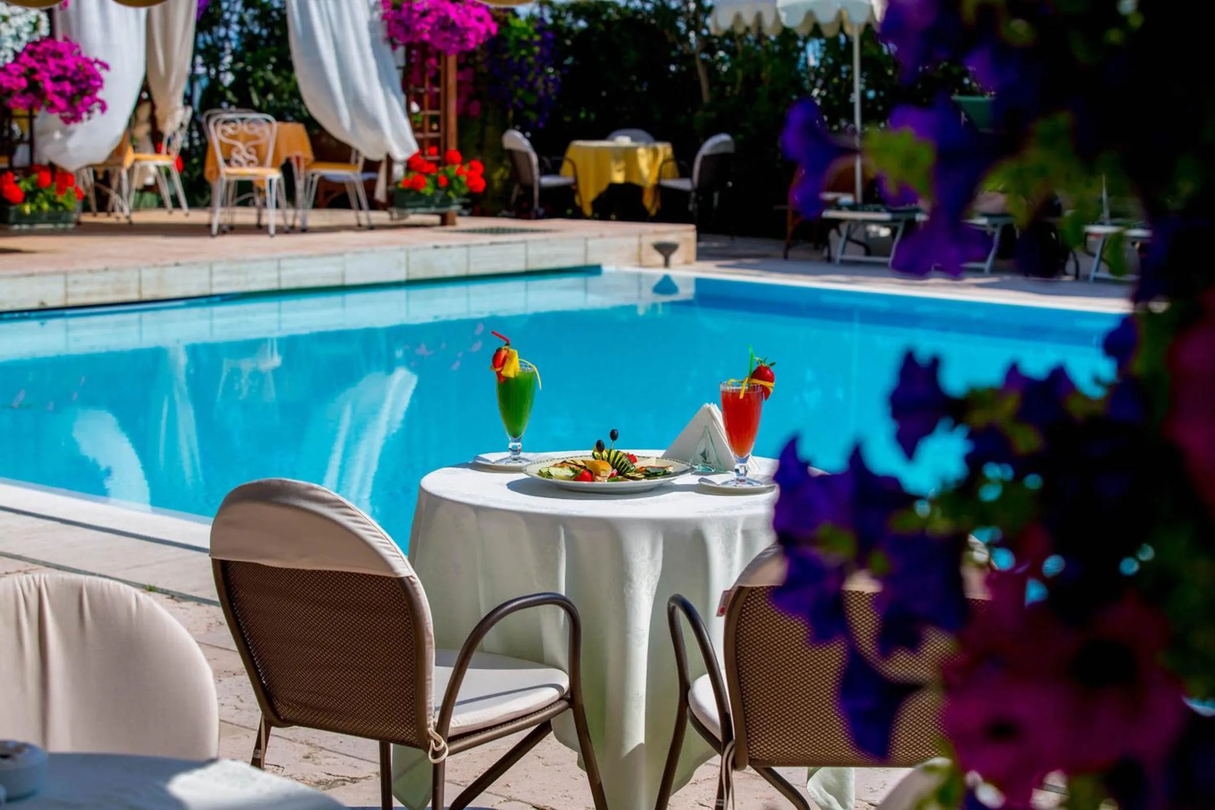 Swimming pool in Hotel Mion Charme & Relax